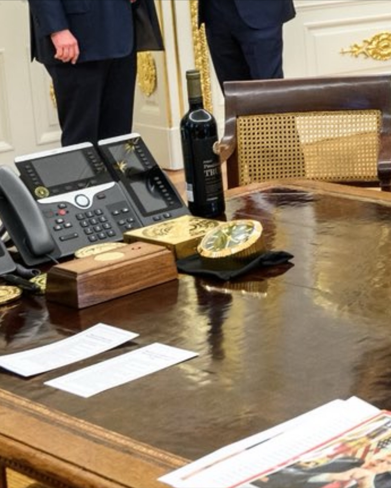 rolex tang dong ho,  Donald Trump rolex,  dong ho de ban,  rolex Datejust,  qua tang rolex anh 2