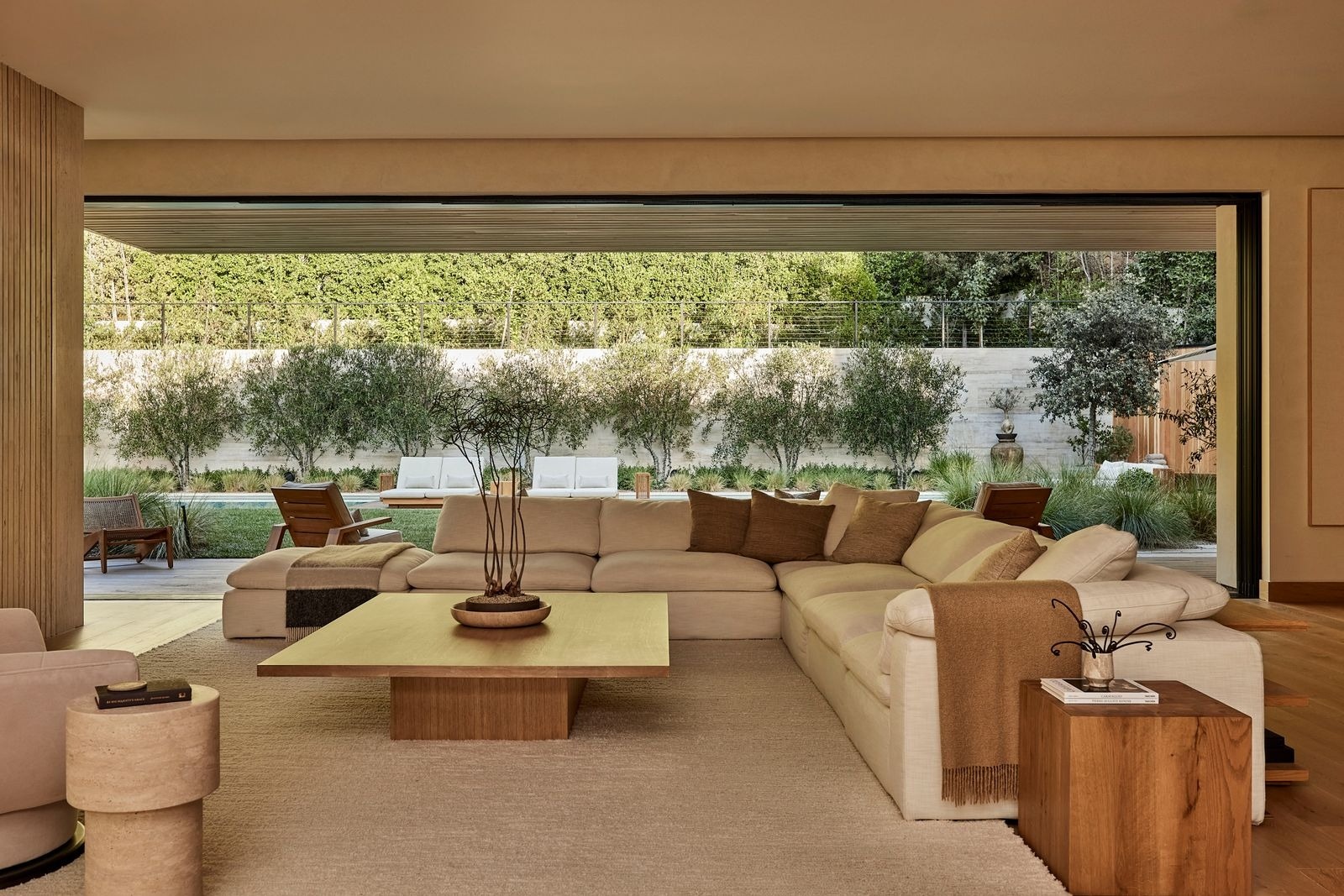 Biet thu go soi,  biet thu o My,  Anton Zaslavski la ai,  DJ Zedd, nha san xuat am nhac anh 6