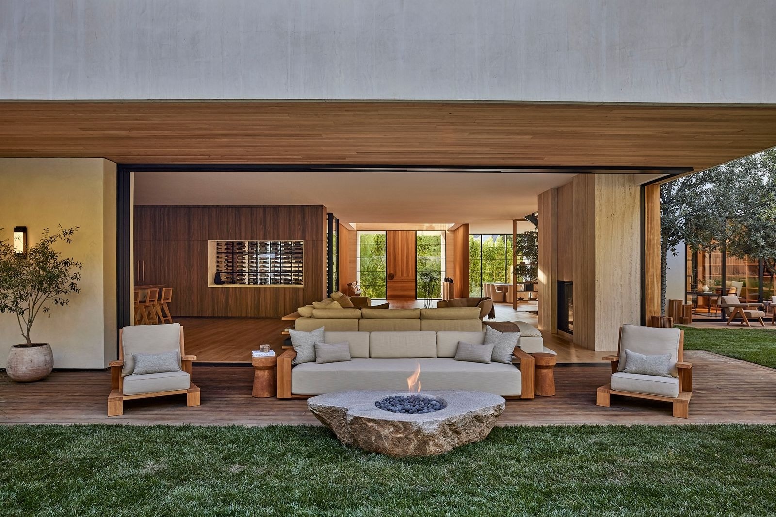 Biet thu go soi,  biet thu o My,  Anton Zaslavski la ai,  DJ Zedd, nha san xuat am nhac anh 5