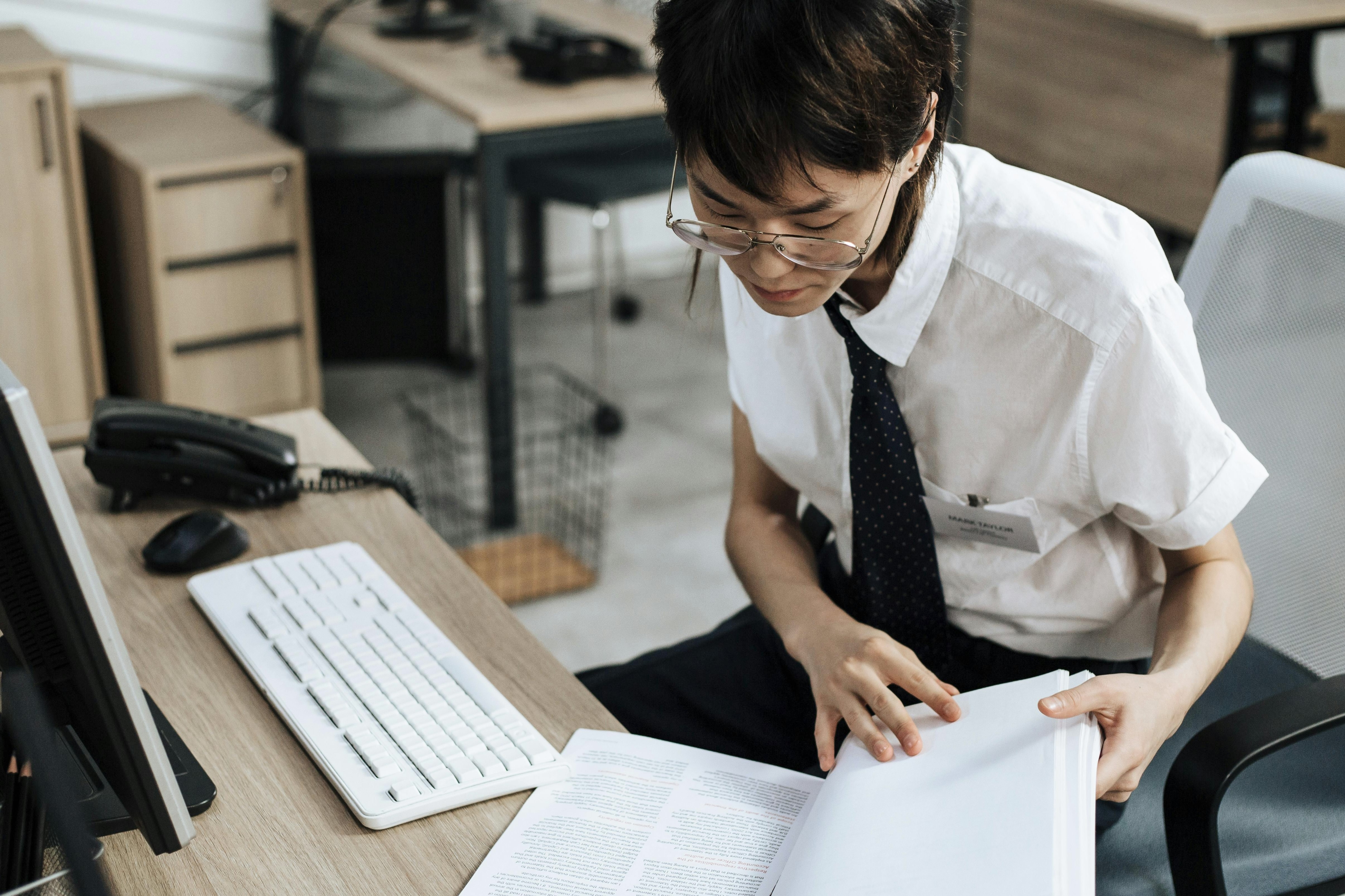 CEO nghi viec,  nhan vien om viec, anh 1