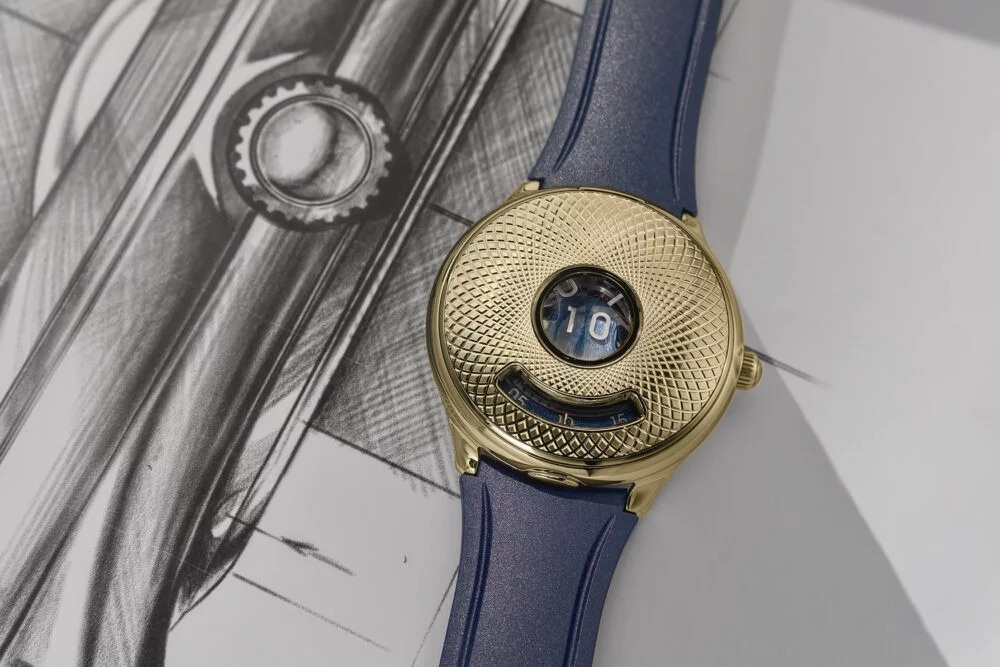 On wrist,  On wrist lifestyle,  dong ho tuan,  Dong ho UFO,  dong ho Czapek anh 1