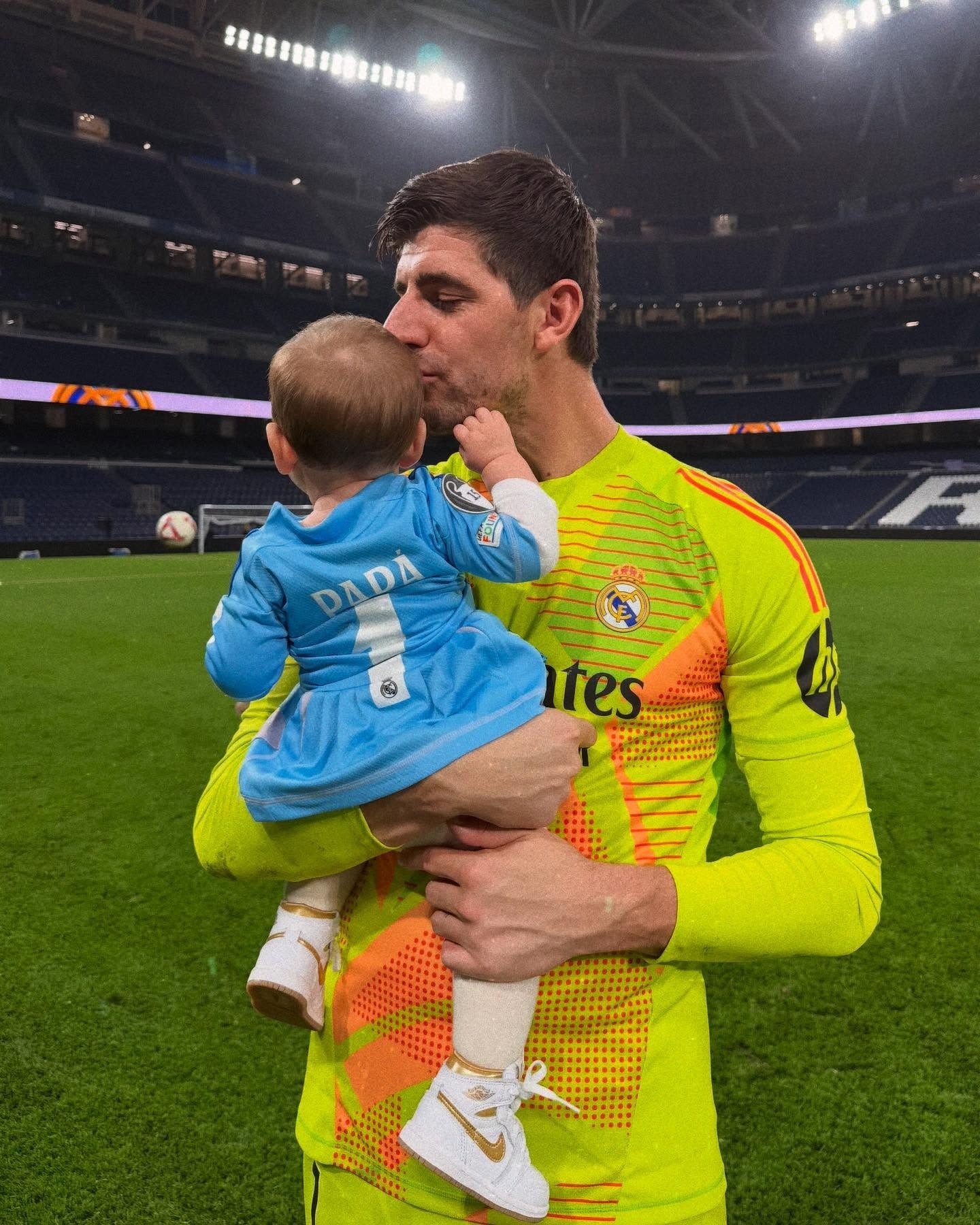 Thibaut Courtois,  vo Thibaut Courtois,  Thibaut Courtois,  Mishel Gerzig,  Mishel Gerzig la ai,  vo Thibaut Courtois,  Real Madrid, anh 18