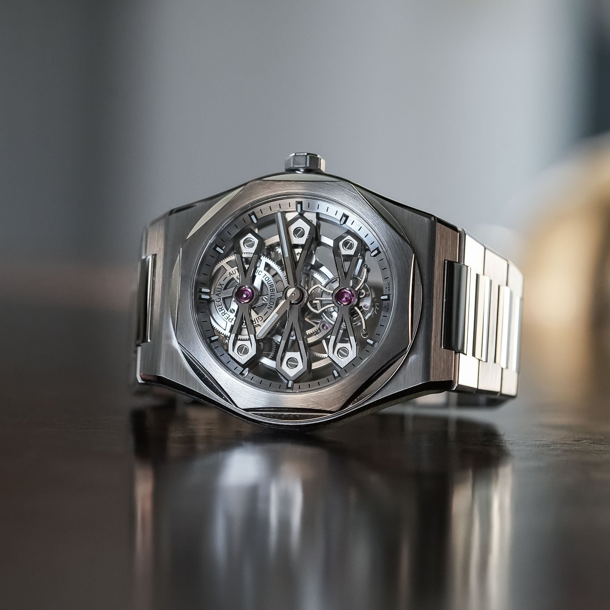 dong ho,  on wrist,  Dubai Watch Week,  mat so,  Lederer,  'Mat so bien mat' anh 4