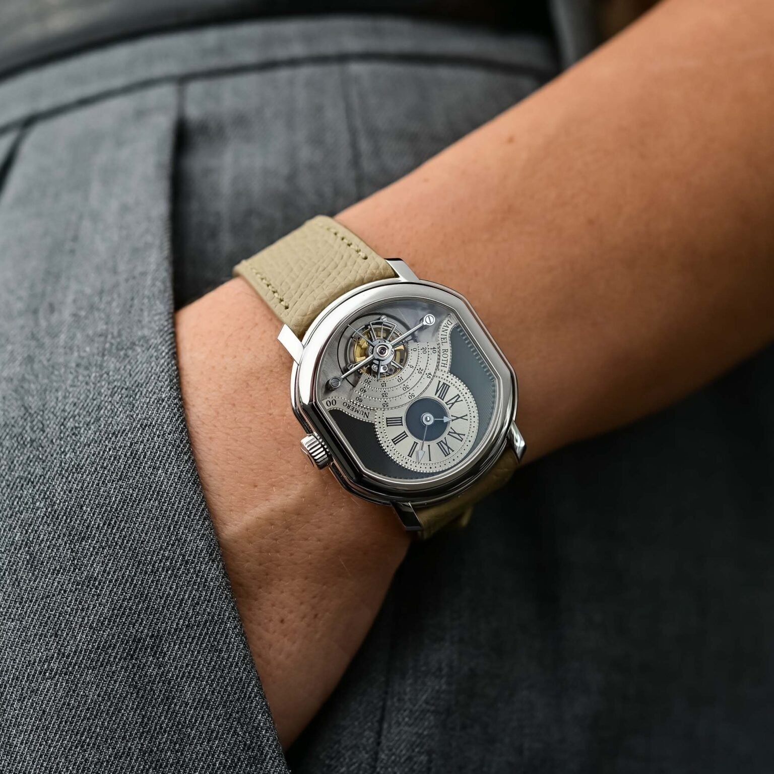 dong ho,  on wrist,  Dubai Watch Week,  mat so,  Lederer,  'Mat so bien mat' anh 7