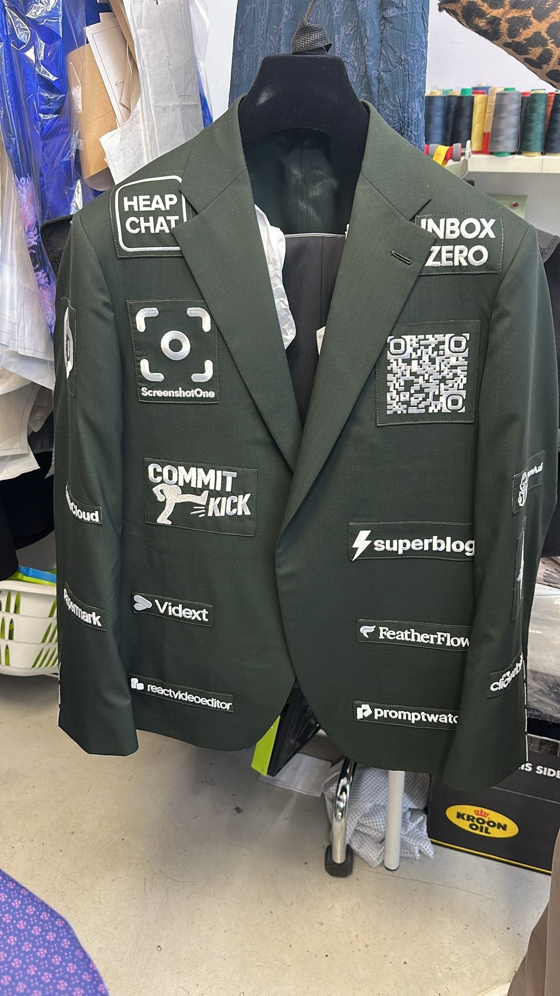 vest cuoi,  thoi trang,  Dagobert Renouf,  doanh nhan,  dam cuoi,  logo anh 2