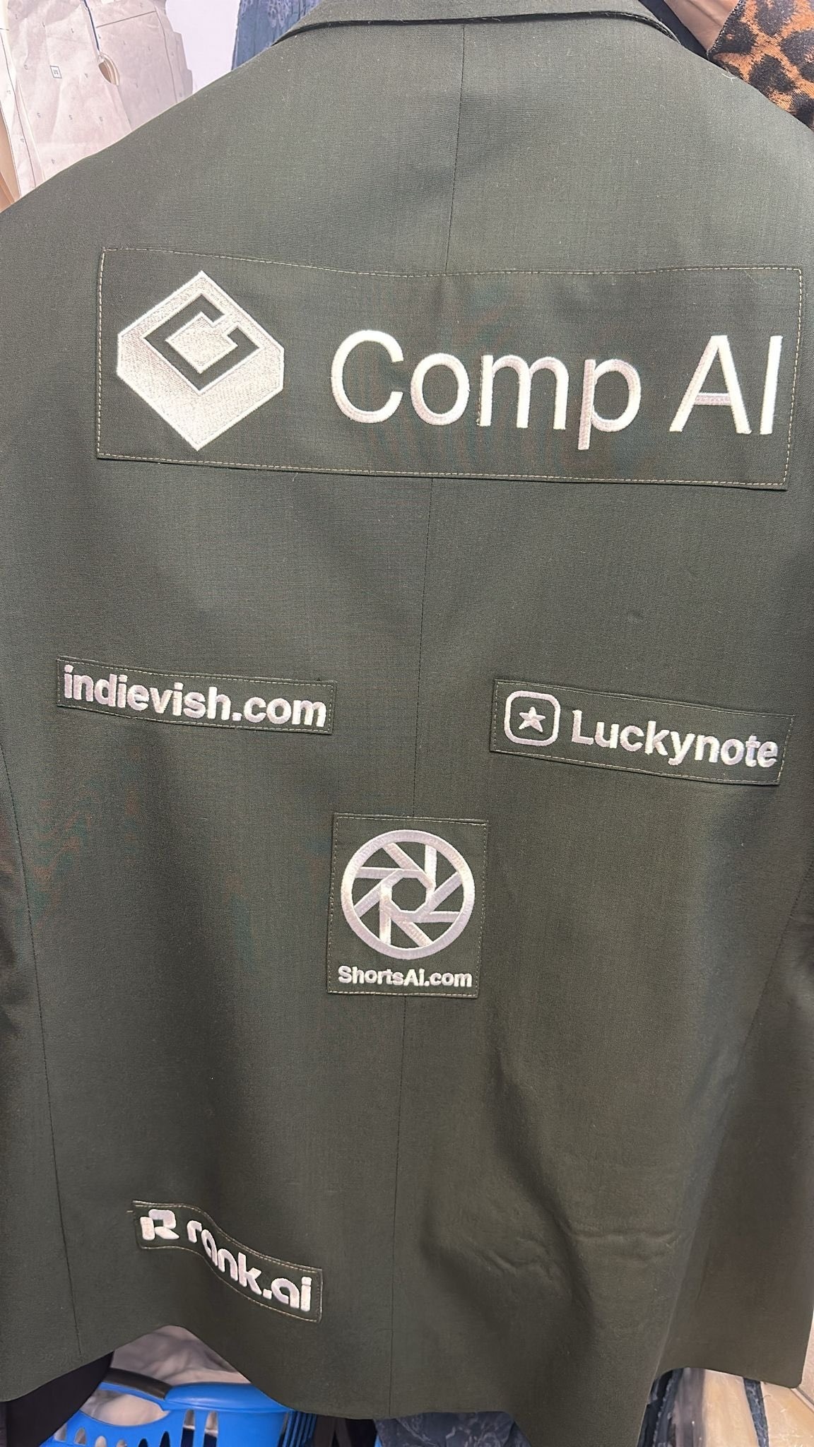 vest cuoi,  thoi trang,  Dagobert Renouf,  doanh nhan,  dam cuoi,  logo anh 3