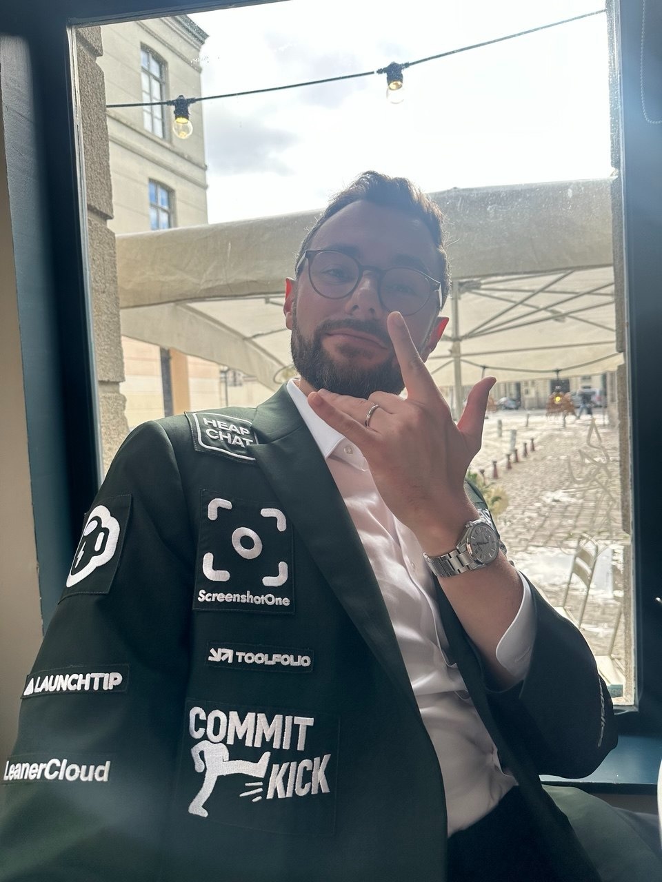 vest cuoi,  thoi trang,  Dagobert Renouf,  doanh nhan,  dam cuoi,  logo anh 12