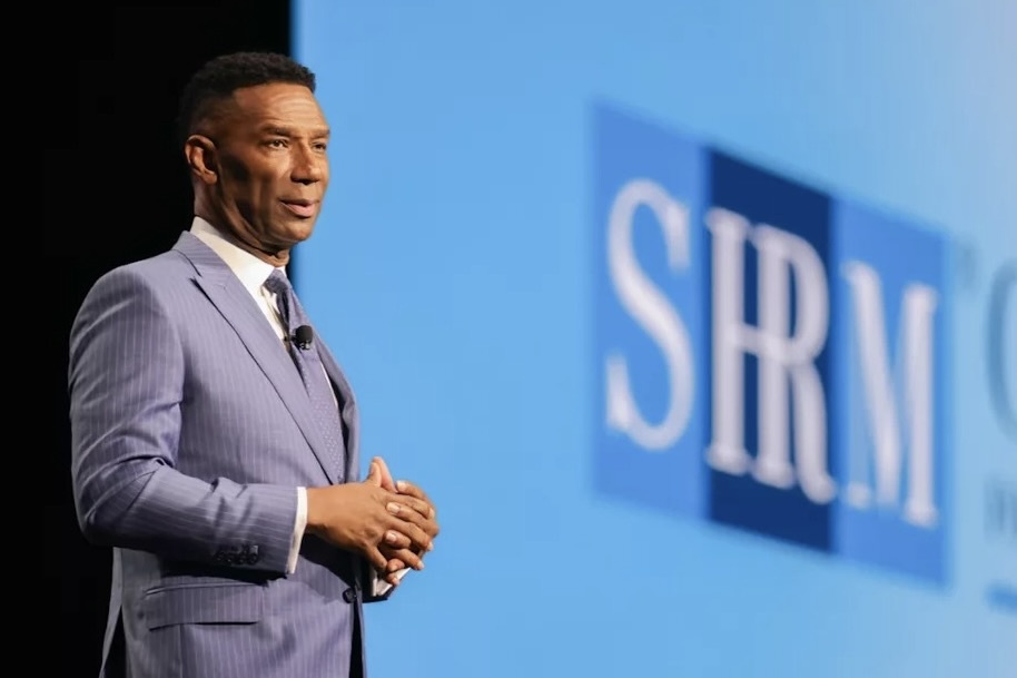 To chuc nhan su lon nhat the gioi lao dao vi loat be boi hinh anh