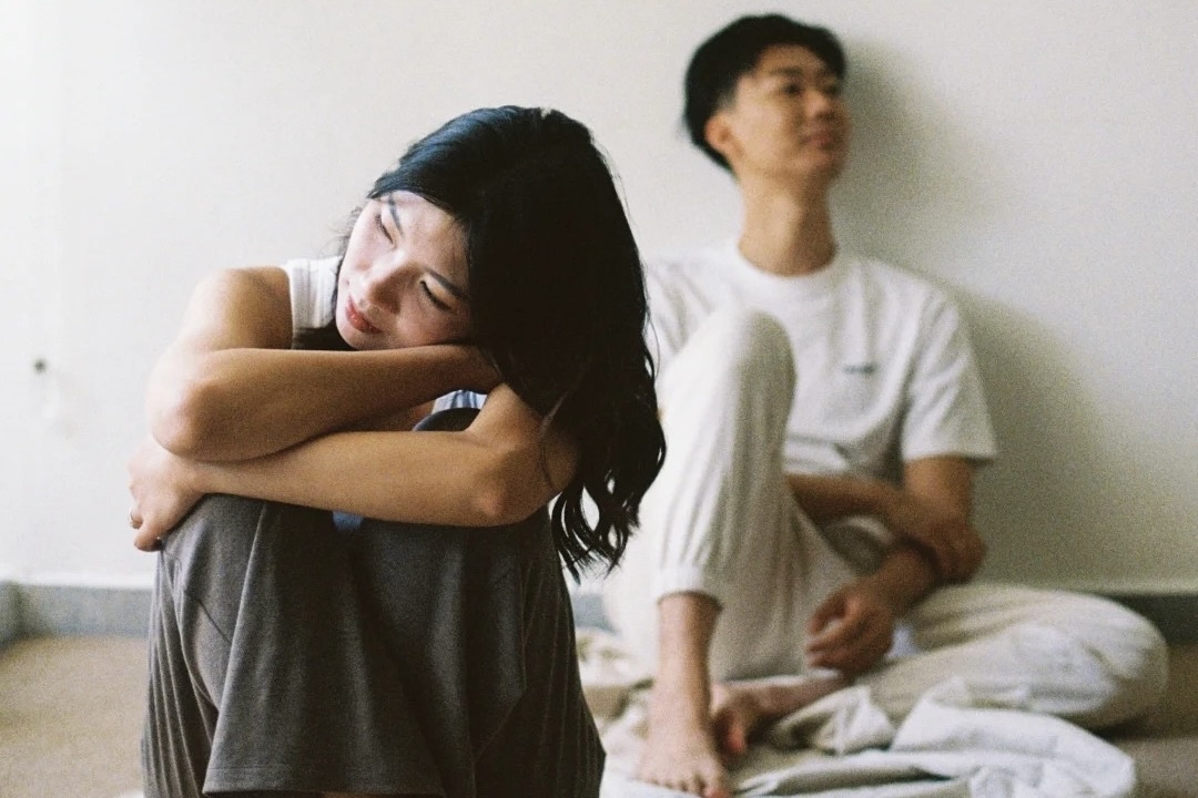 Tình dục không còn là ưu tiên, thậm chí trở thành nỗi lo đối với nhiều người trẻ. Ảnh minh họa: Xiaohongshu.
