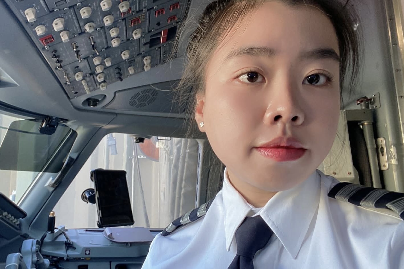 Co gai Viet tro thanh co pho hang bay My o tuoi 24 hinh anh