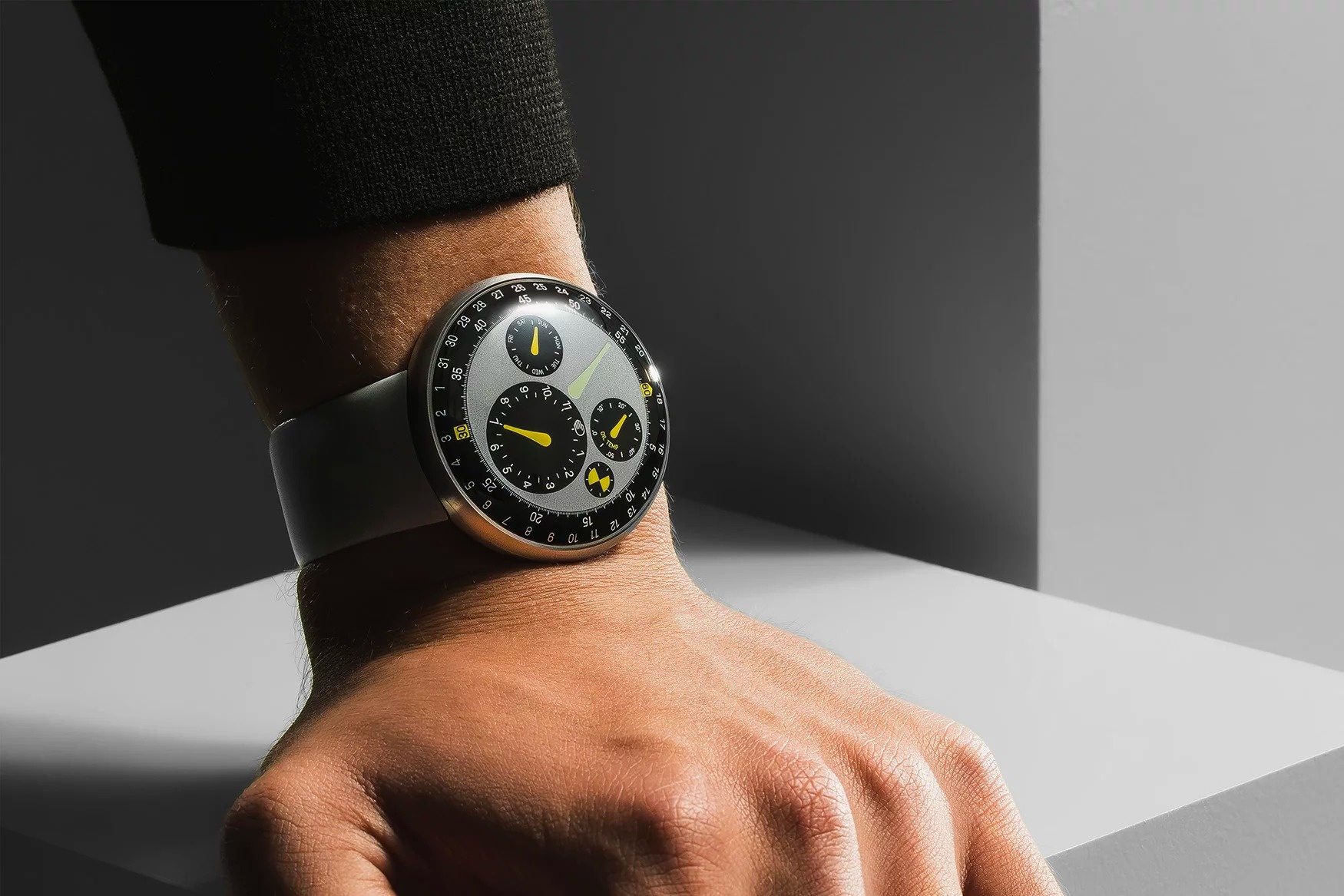 dong ho,  Num van,  On Wrist,  H. Moser & Cie,  Streamliner,  Genesis,  Ressence anh 1