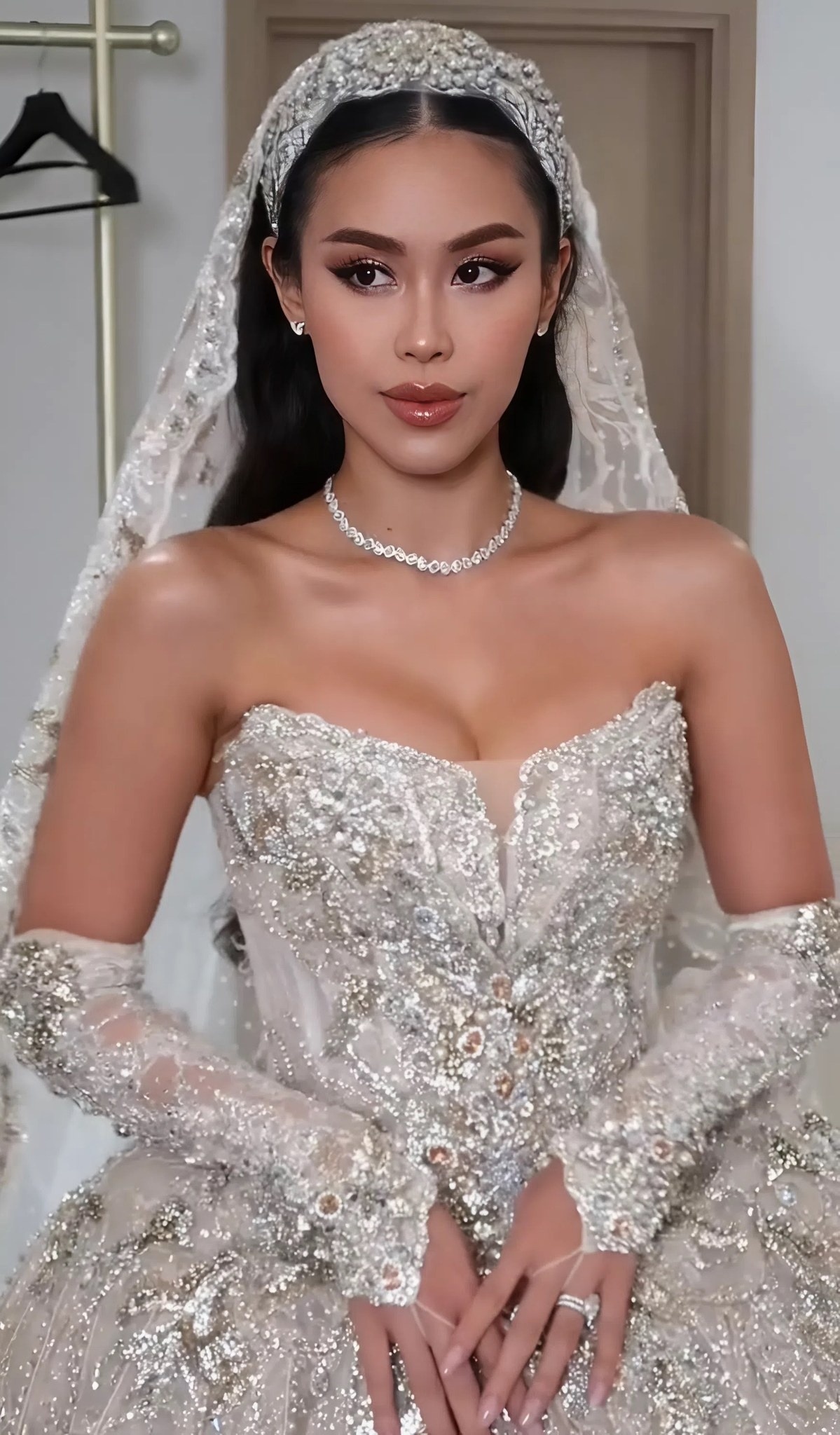 Dong_ho_xa_xi_tren_tay_chong_Dubai_cua_Tien_Nguyen_7.jpg