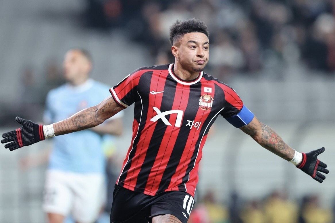 Vali my pham Han Quoc gay chu y cua Lingard hinh anh