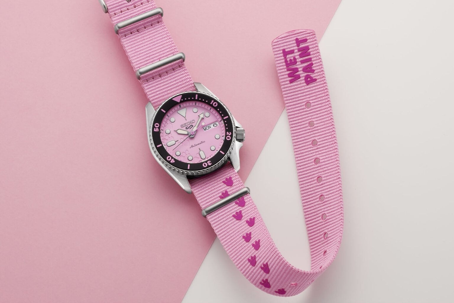 Co_may_chi_thoi_gian_qua_bau_nguc_on_wrist_14.jpg