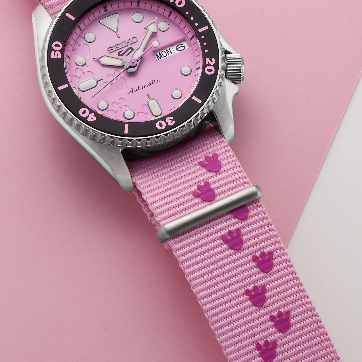 Co_may_chi_thoi_gian_qua_bau_nguc_on_wrist_15.jpg