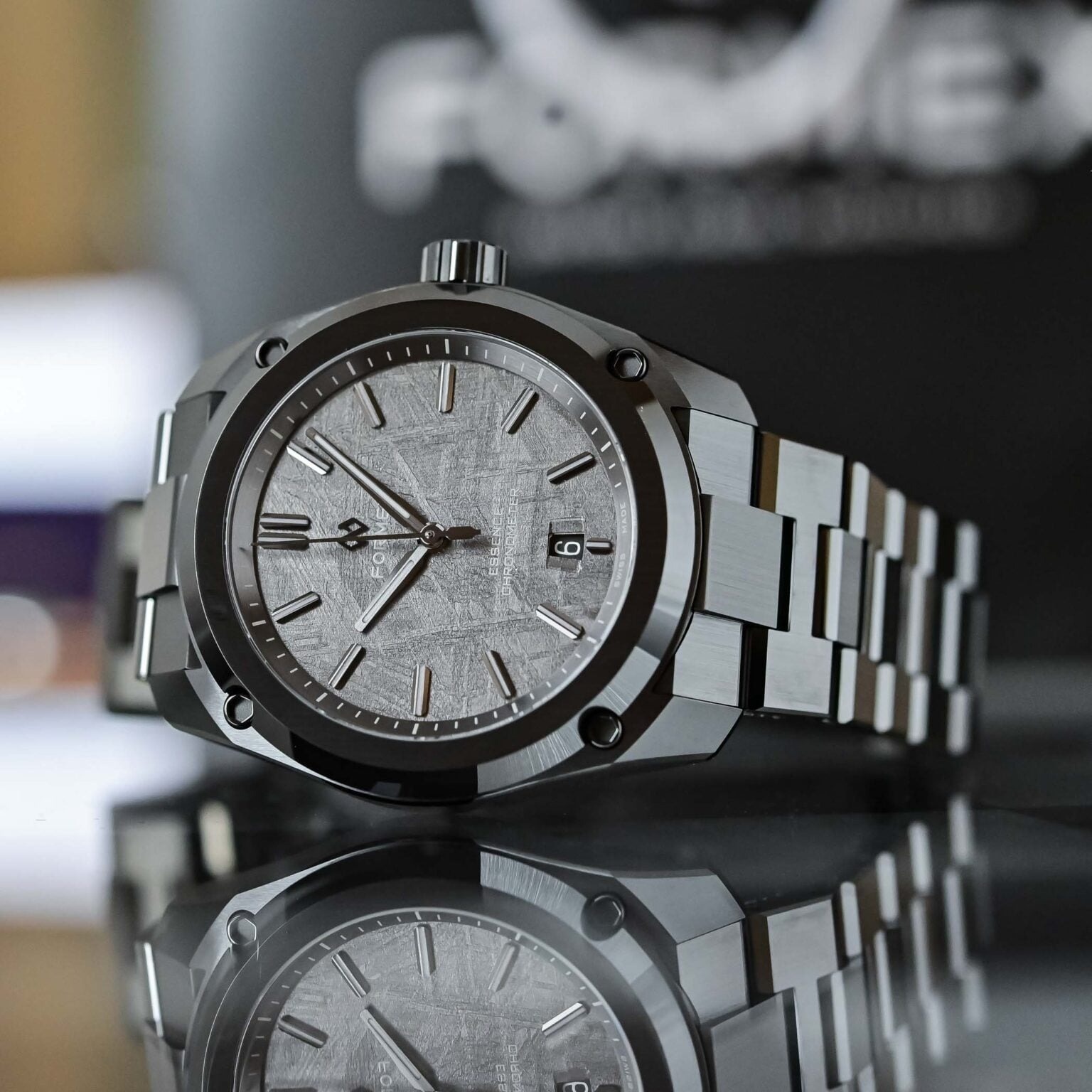 Co_may_chi_thoi_gian_qua_bau_nguc_on_wrist_6.jpg