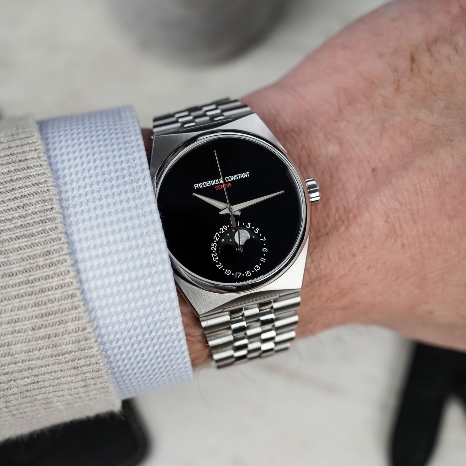 Co_may_chi_thoi_gian_qua_bau_nguc_on_wrist_7.jpg