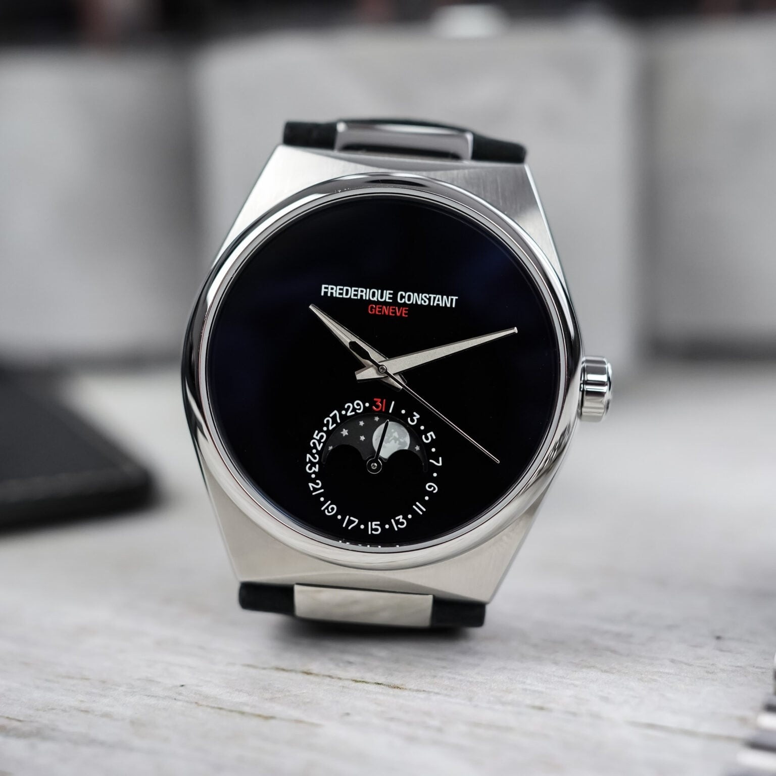 Co_may_chi_thoi_gian_qua_bau_nguc_on_wrist_8.jpg