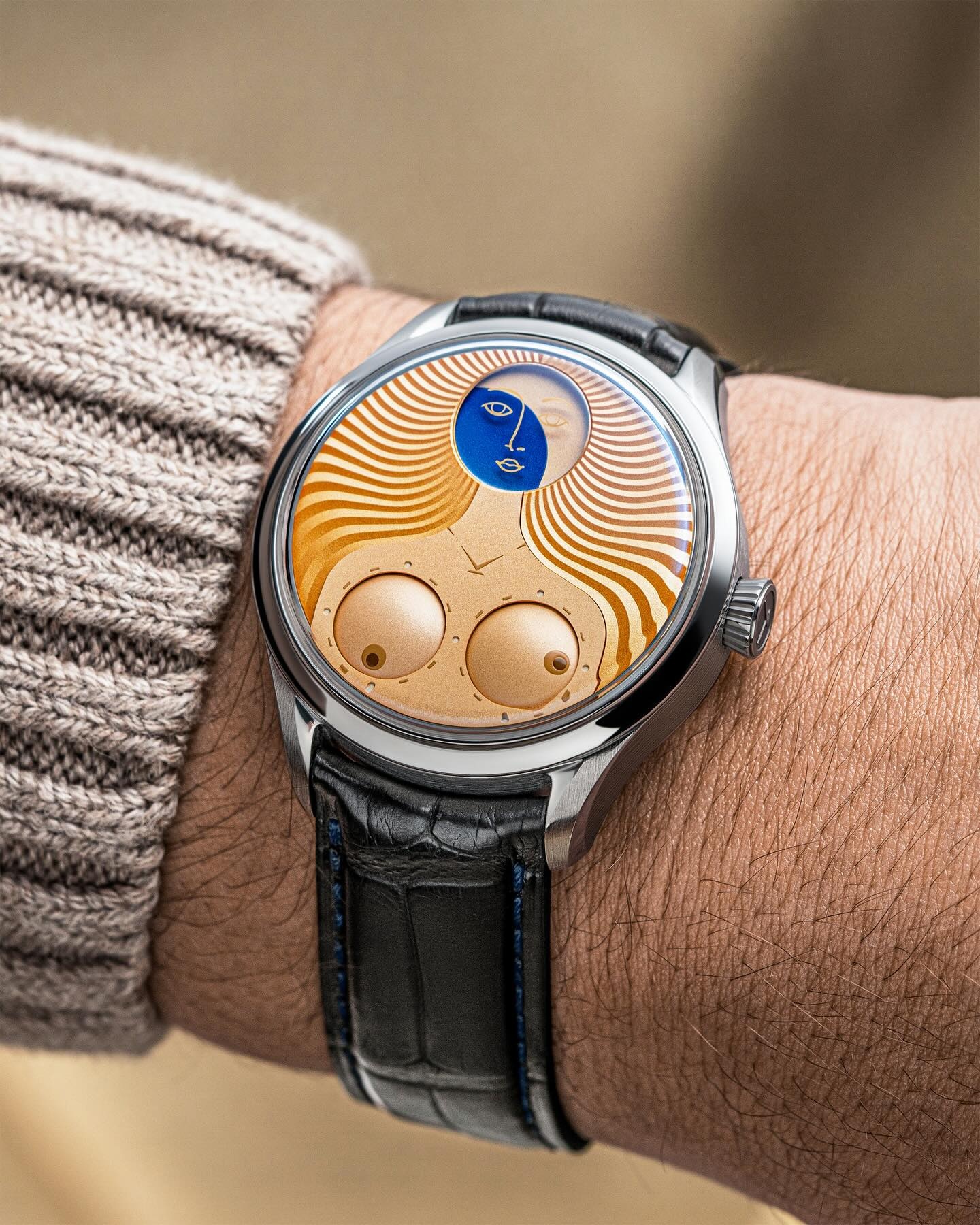 Co_may_chi_thoi_gian_qua_bau_nguc_on_wrist_9.jpg