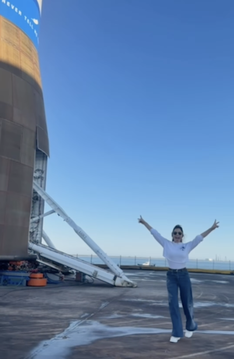 Lauren_Sanchez_lan_dau_don_sinh_nhat_voi_tu_cach_vo_cua_Jeff_Bezos_12.png