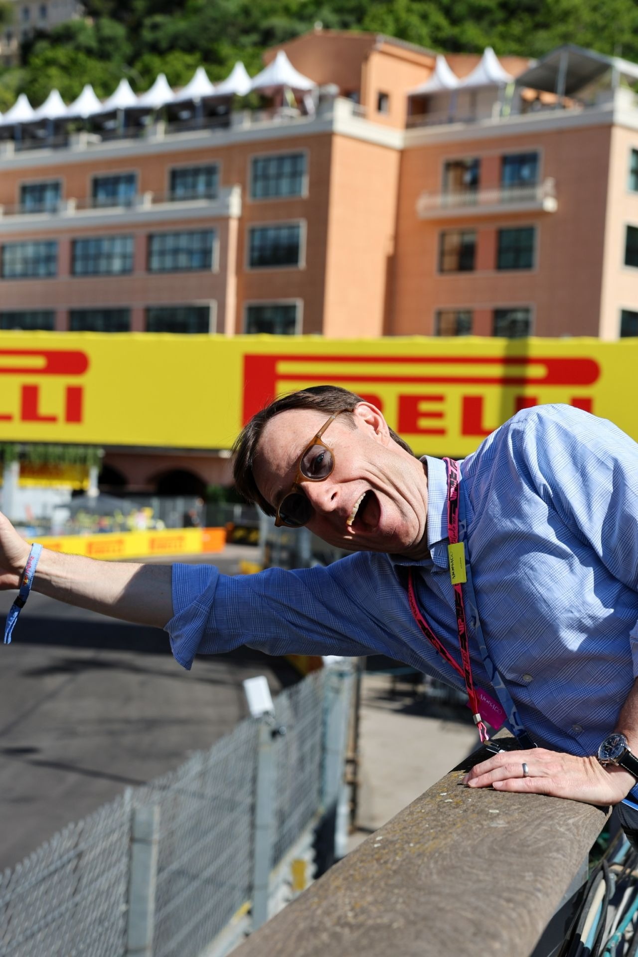 chu tich,  visa,  Oliver Jenkyn,  4 gio, anh 2