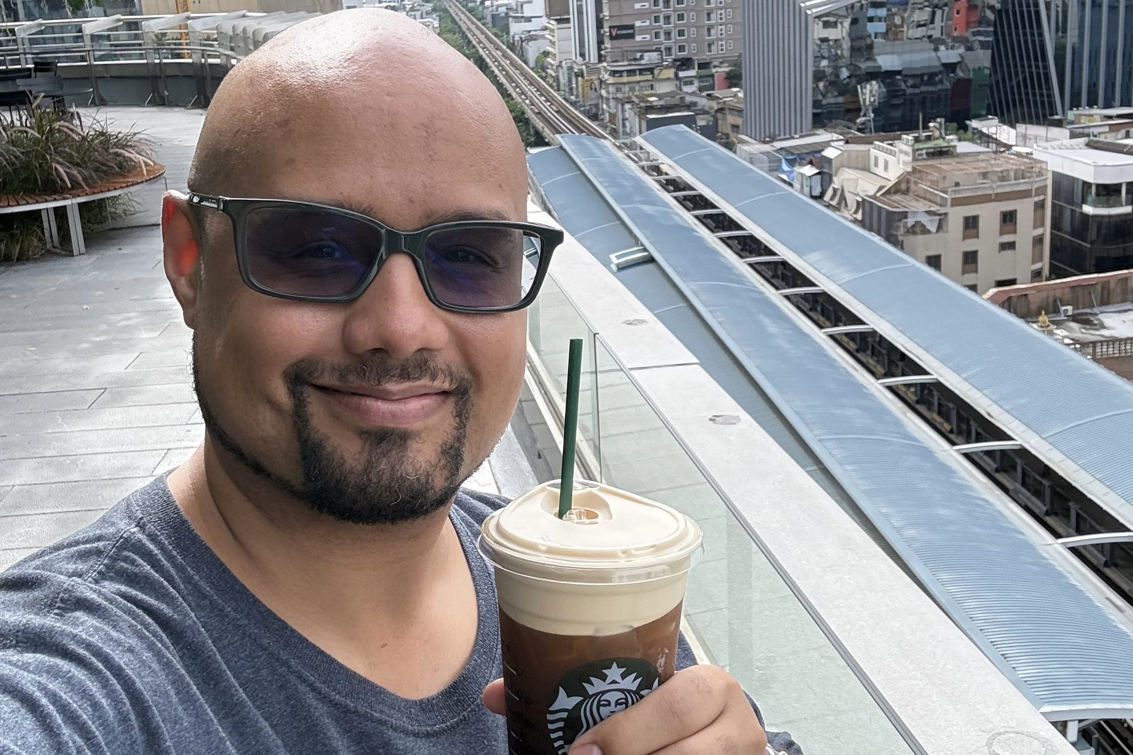 Toi mat ban be khi kiem duoc 1 trieu USD hinh anh