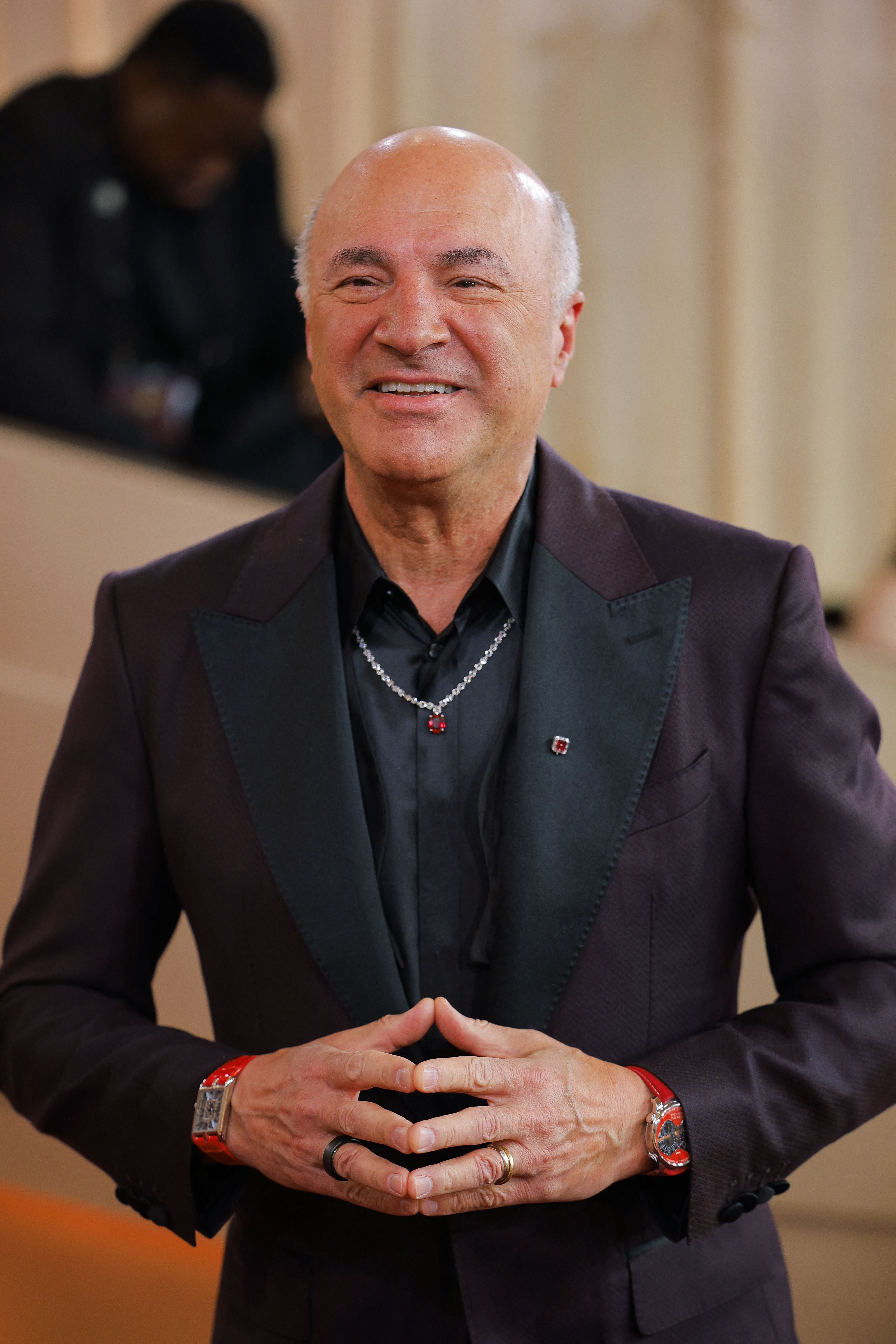 Kevin_O_Leary_Cac_quy_ong_khong_pho_truong_dong_tren_tham_do_Qua_cau_Vang_2026.JPG