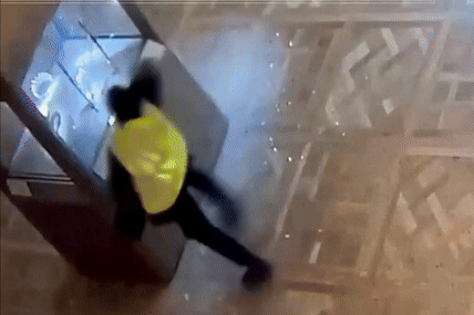 Phap lan dau phat song video vu trom chan dong o bao tang Louvre hinh anh