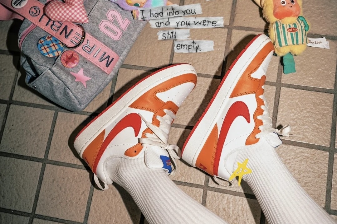 Giay sneaker het thoi chua? hinh anh