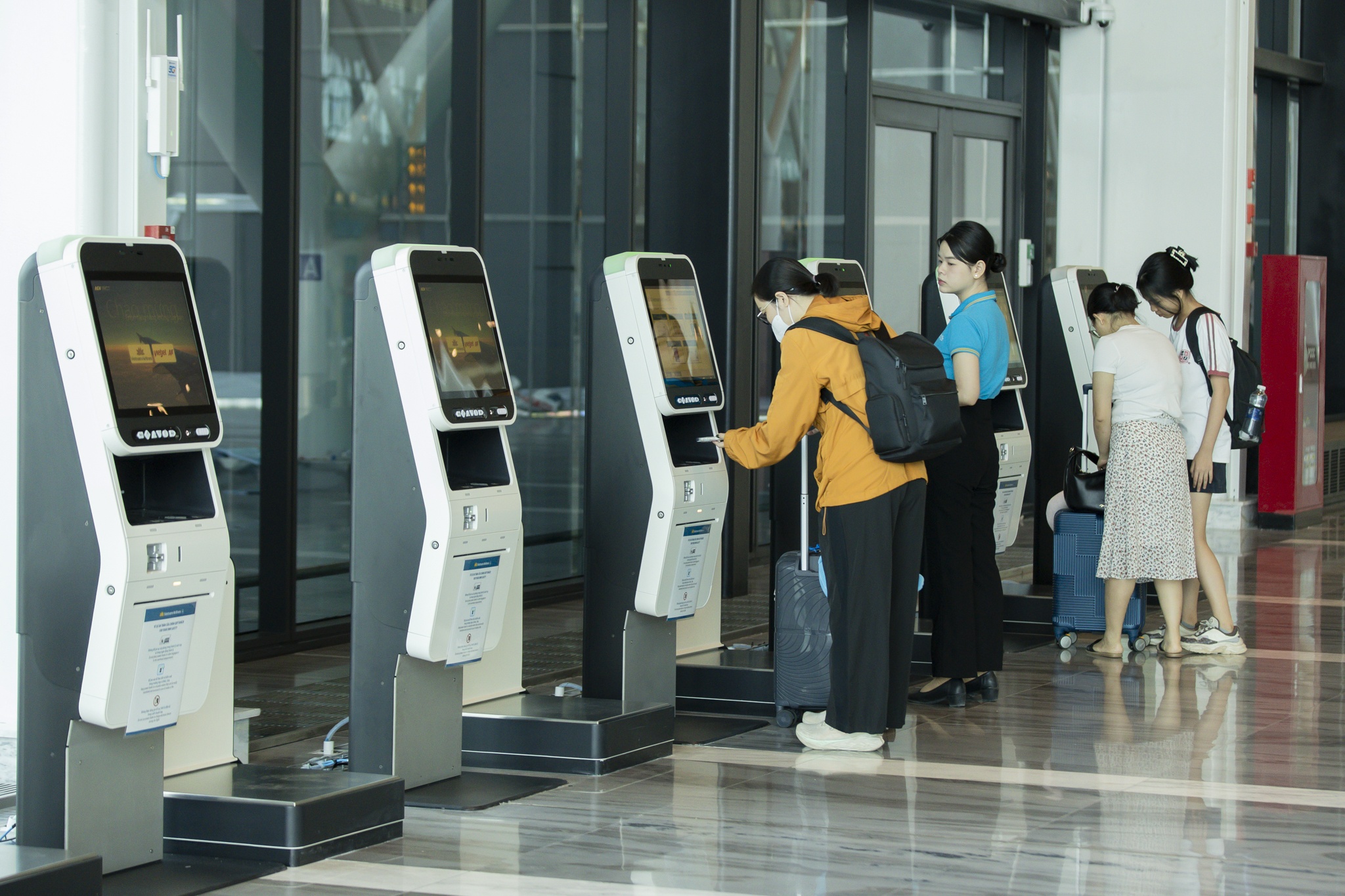 nhan su,  doanh nghiep,  may,  ve,  bay,  tp, hcm,  doanh nghiep,  ve que anh 1