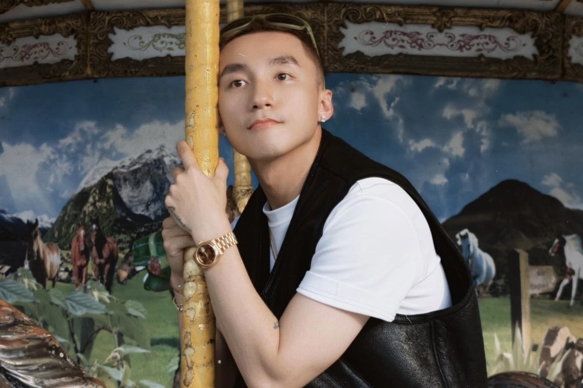 Dong ho hon 1 ty dong tren tay Son Tung M-TP hinh anh