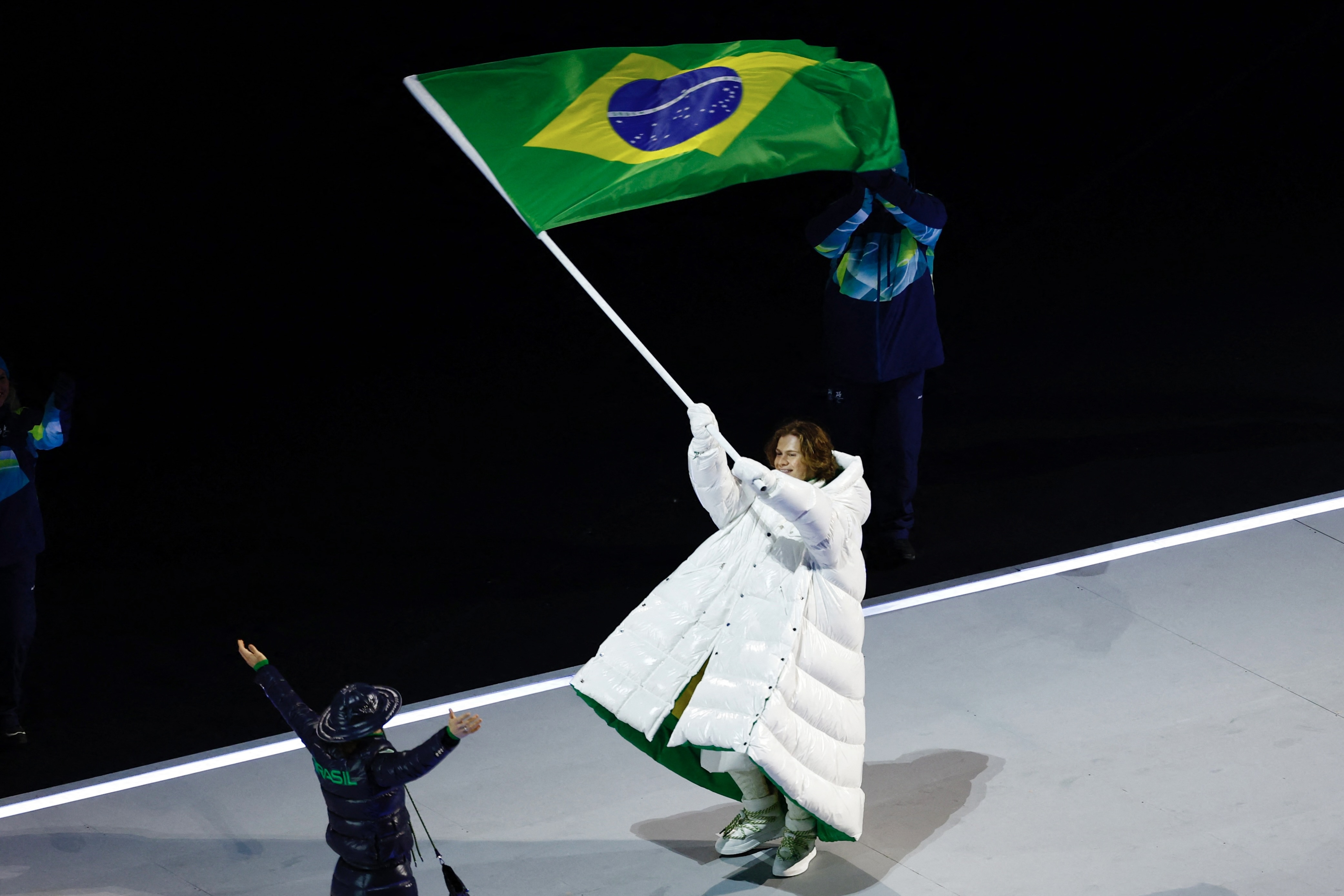 Dong phuc nylon, lo quoc ky duoi lop lot cua Brazil o Olympic 2026 hinh anh