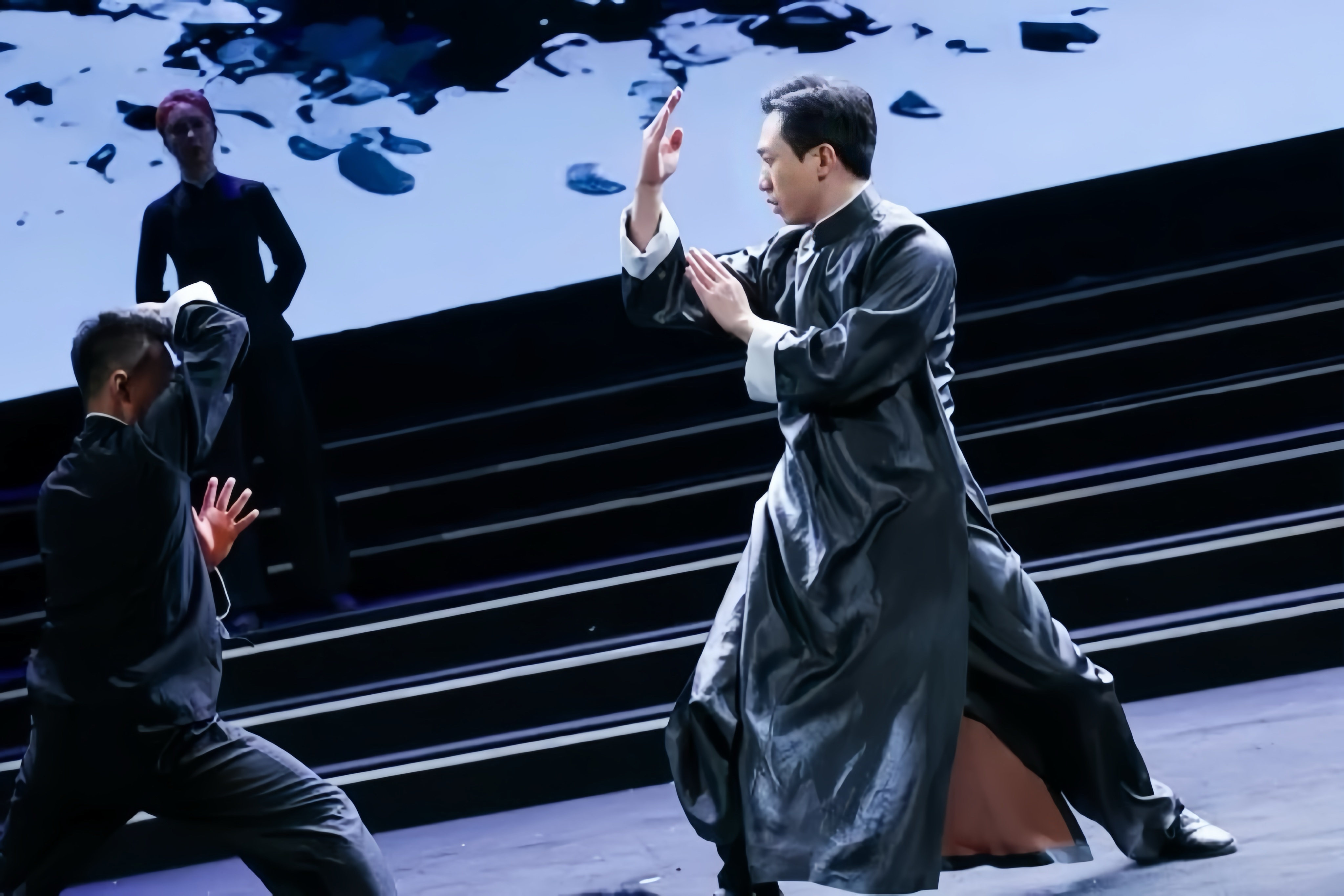 'Cha de' Pop Mart dien Vinh Xuan Quyen o tiec tat nien hinh anh