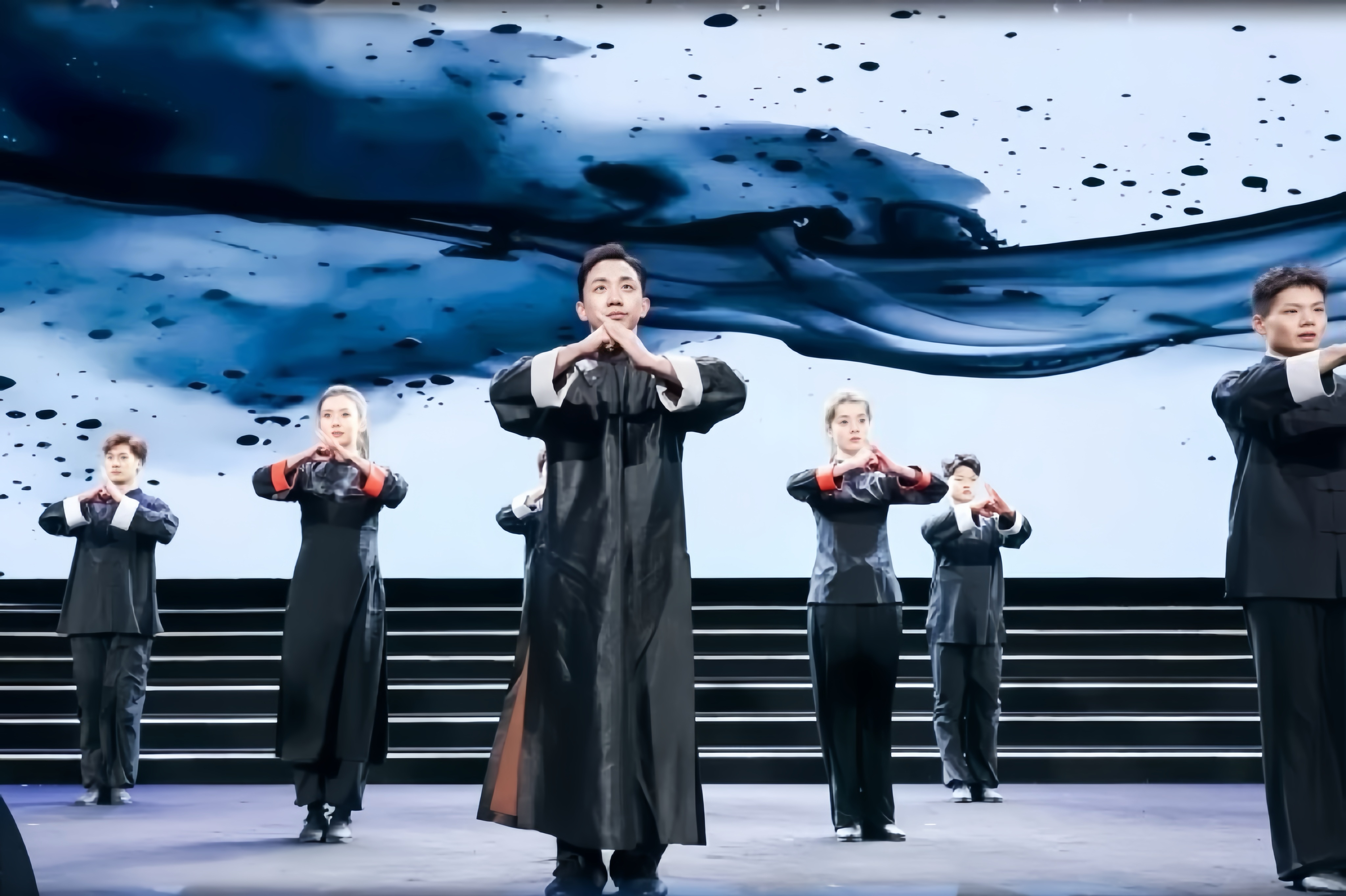 Pop Mart,  Vinh Xuan Quyen,  Vuong Ninh anh 1