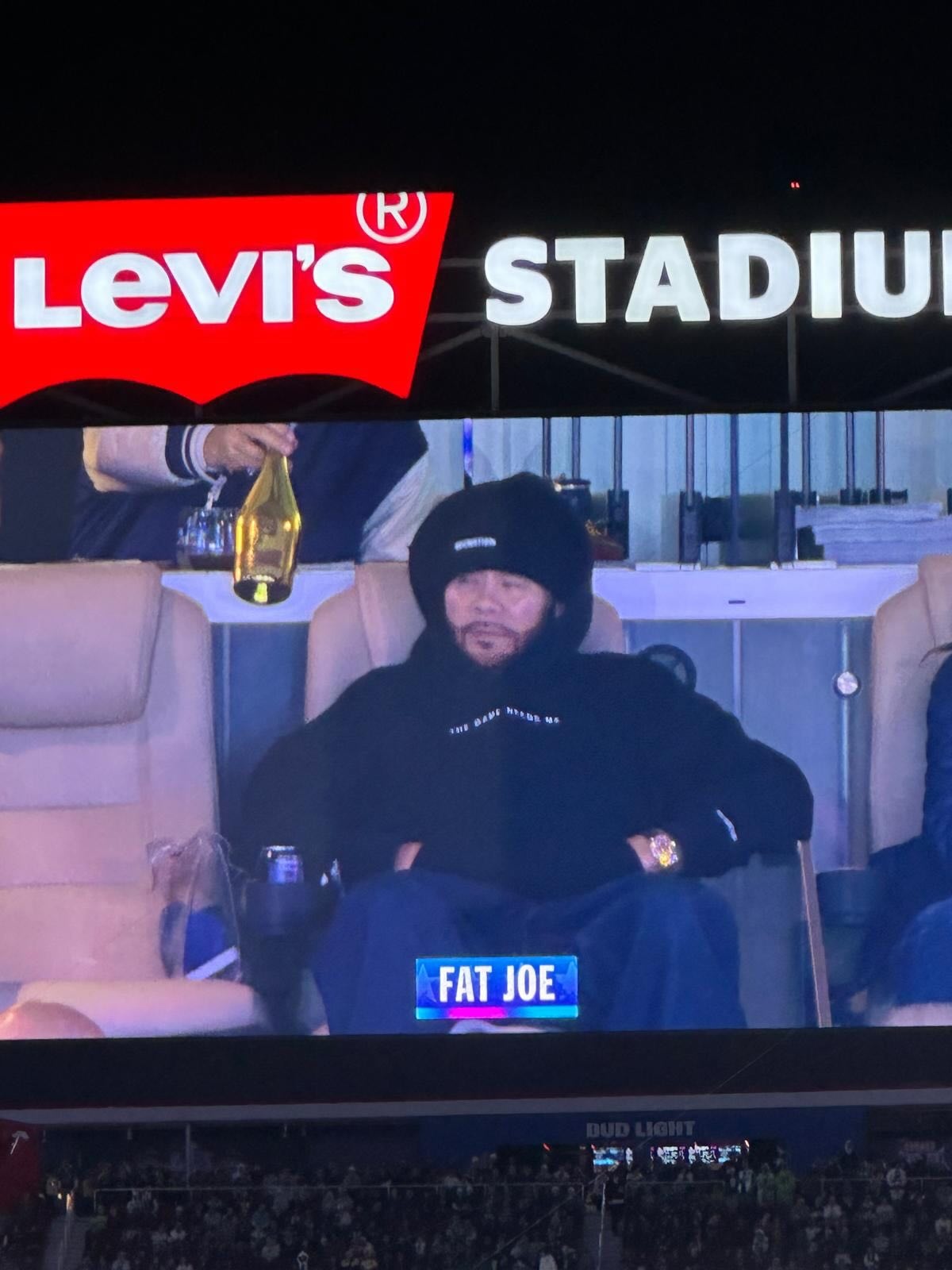 may tinh,  Super Bowl,  Rapper,  Travis Scott,  casio, anh 6