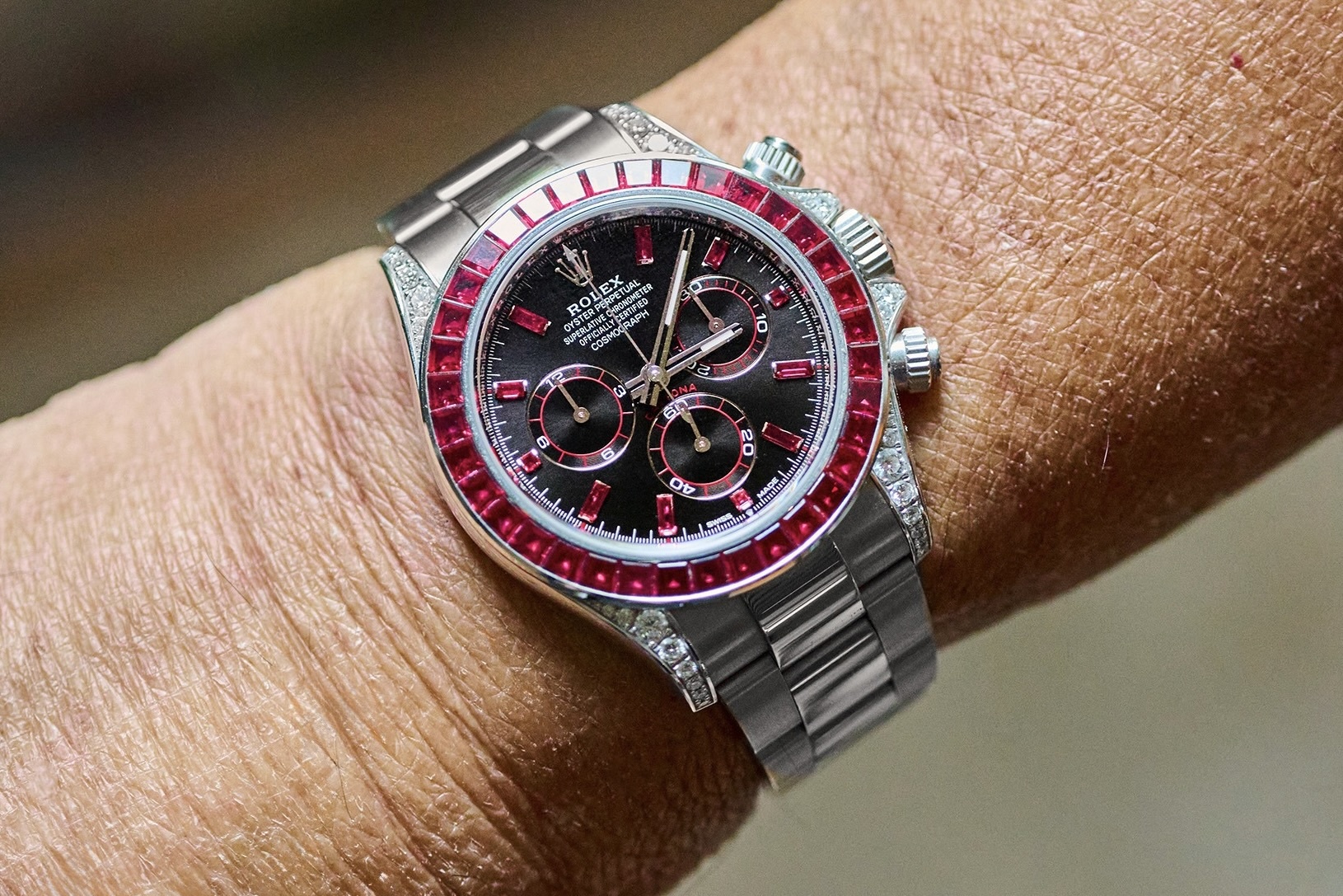 Dong ho Rolex 1,4 trieu USD lap lo duoi tay ao David Beckham hinh anh