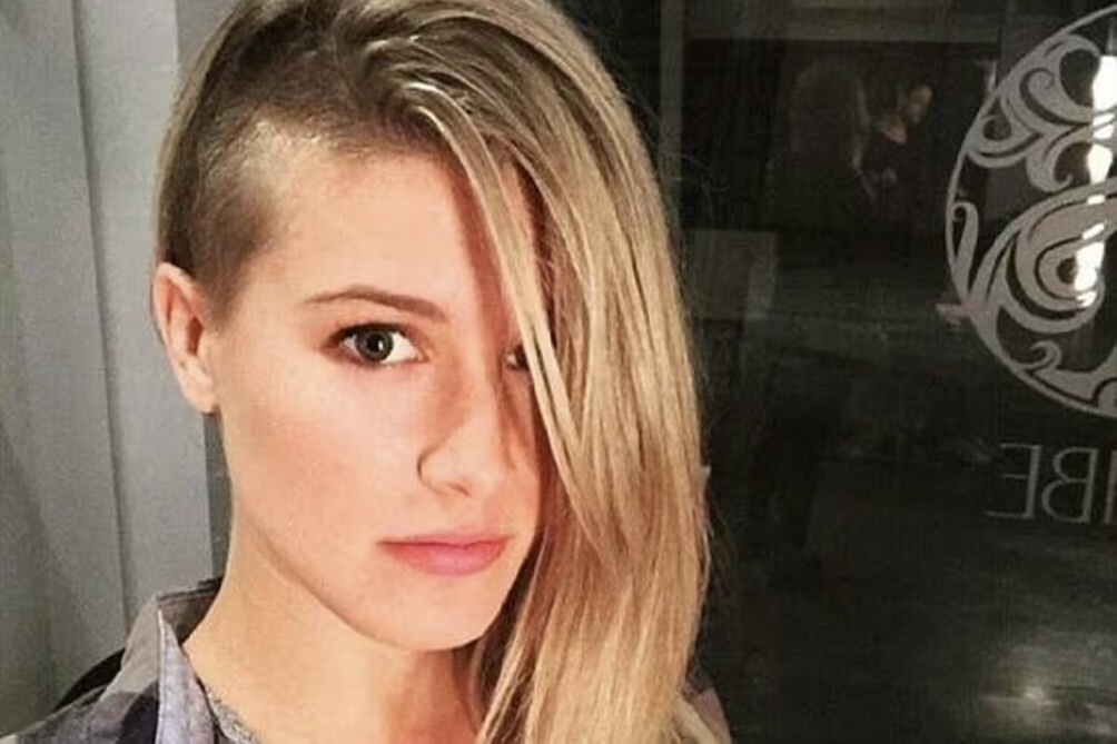 Tay vot pickleball mat hop dong voi Rolex vi cao dau hinh anh