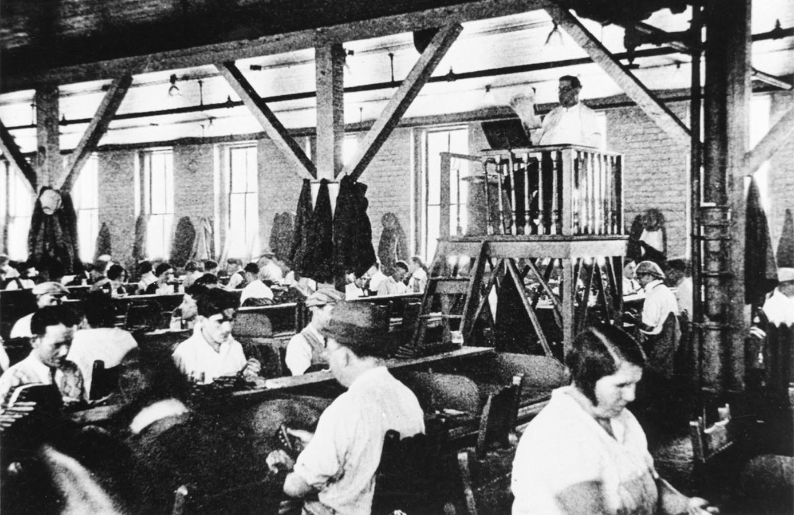 cong viec,  bien mat,  nghe,  Nguoi bao thuc anh 12