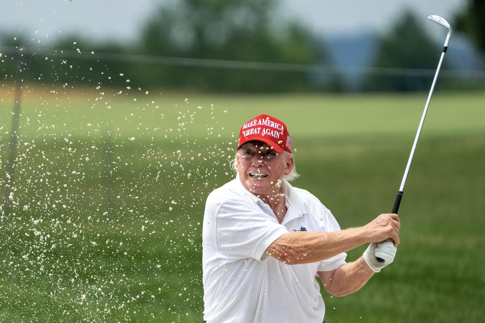 CLB golf cua ong Trump bi thanh tra hinh anh