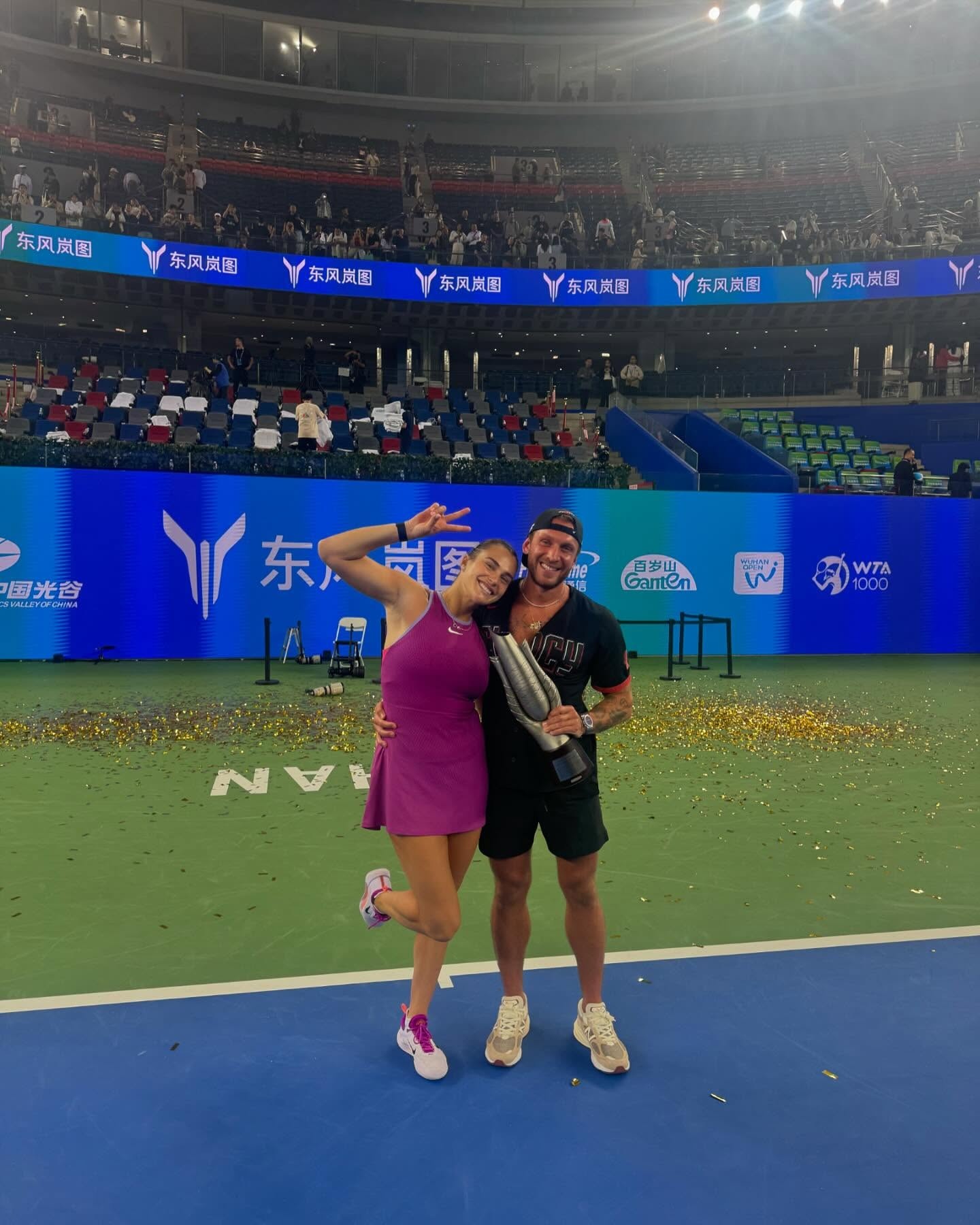 tay vot,  dinh hon,  Aryna Sabalenka,  Georgios Frangulis,  tay vot so 1 anh 12