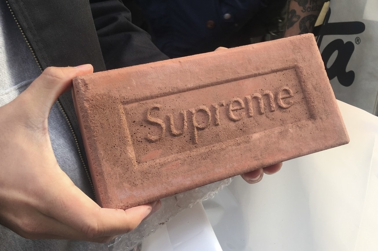 24 phu kien di nhat cua Supreme hinh anh