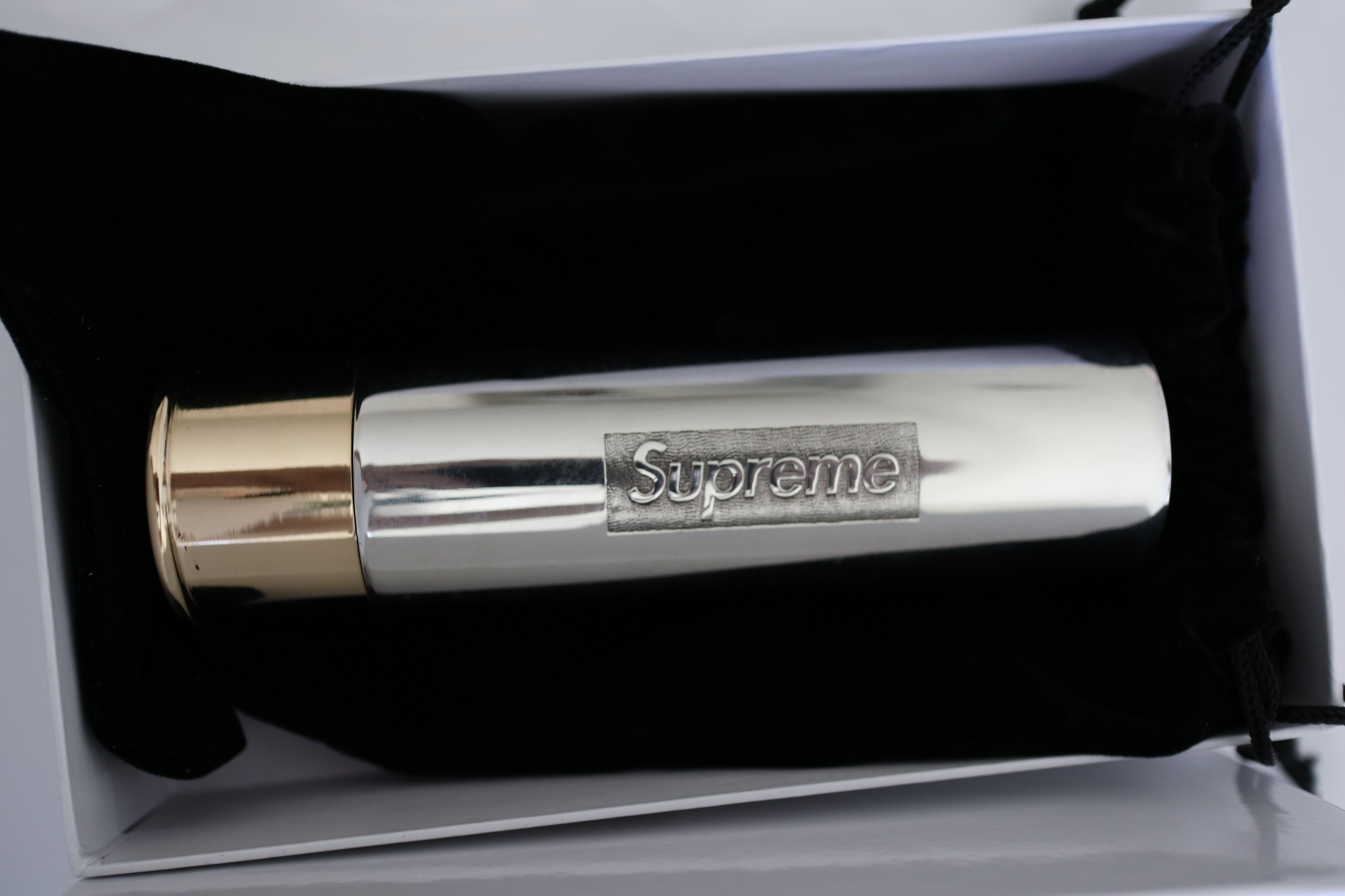 Supreme,  phu kien, anh 6