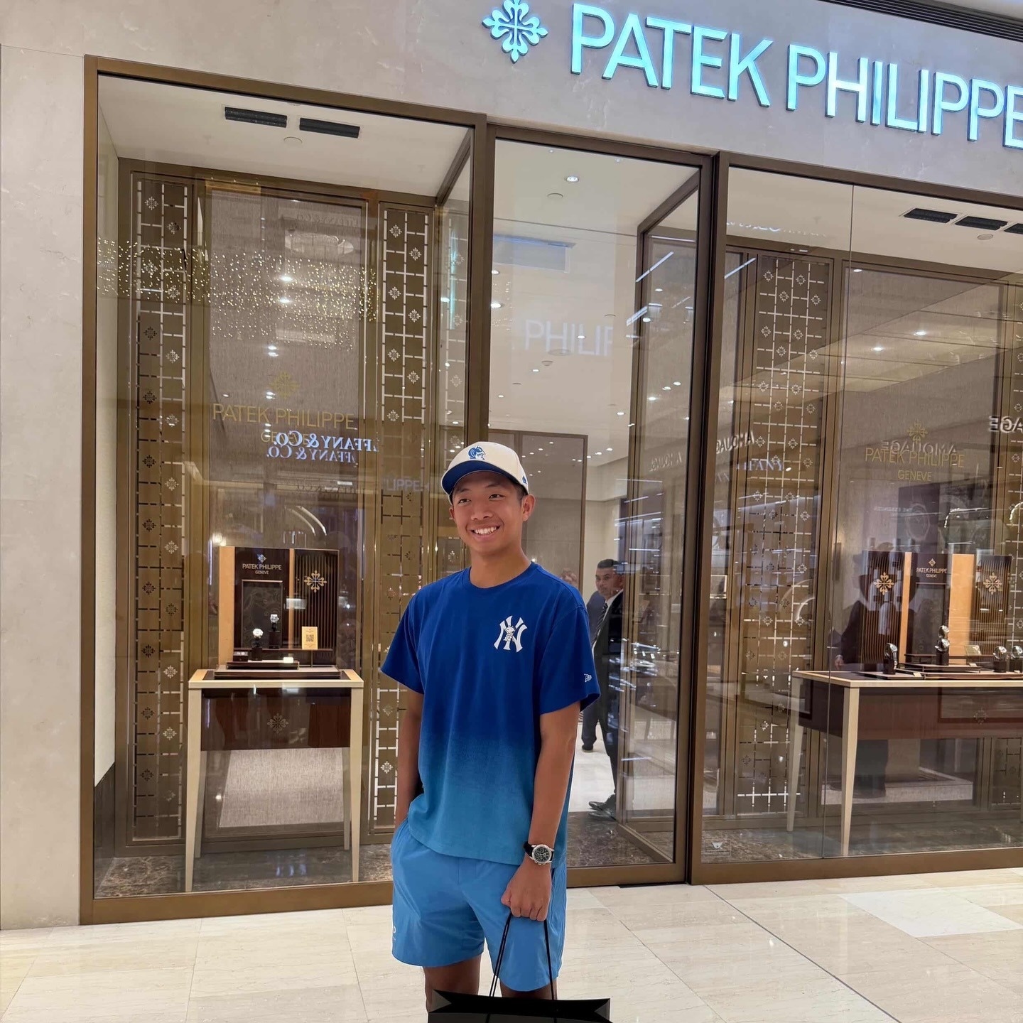 Quang duong,  dong ho,  Patek Philippe anh 1