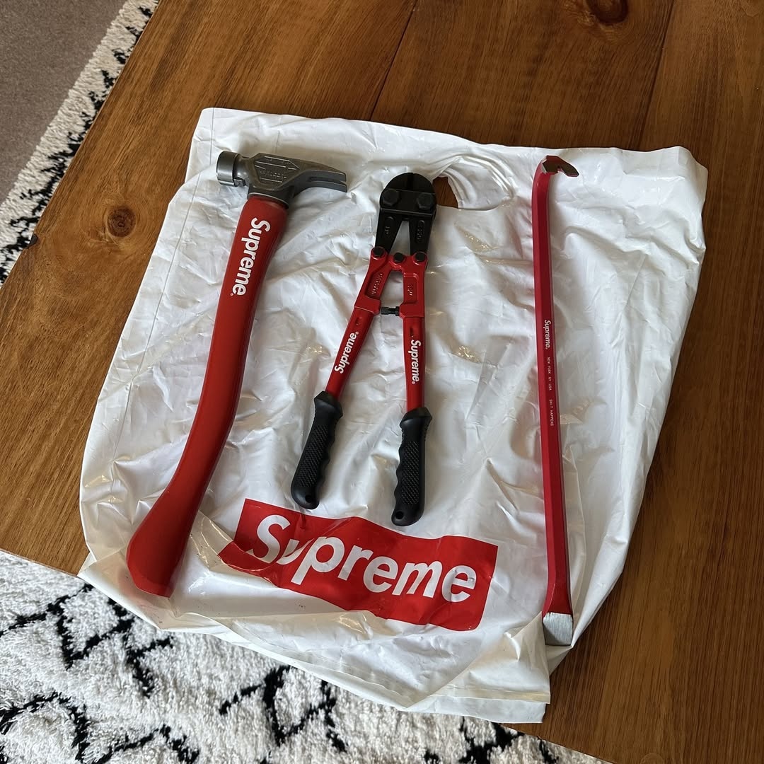 Supreme,  phu kien, anh 15