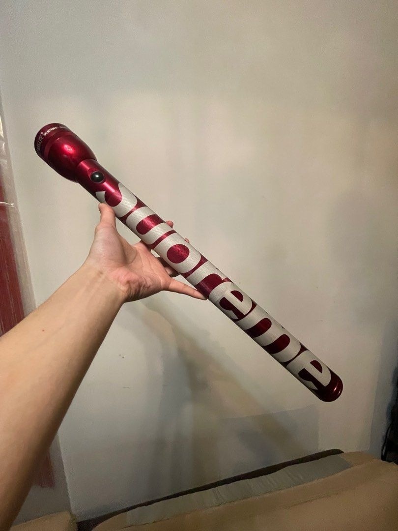 Supreme,  phu kien, anh 11