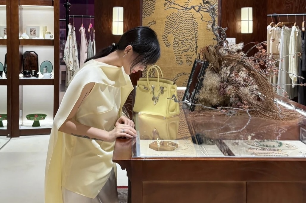 1% giau nhat the gioi 'ganh' ca thi truong xa xi hinh anh