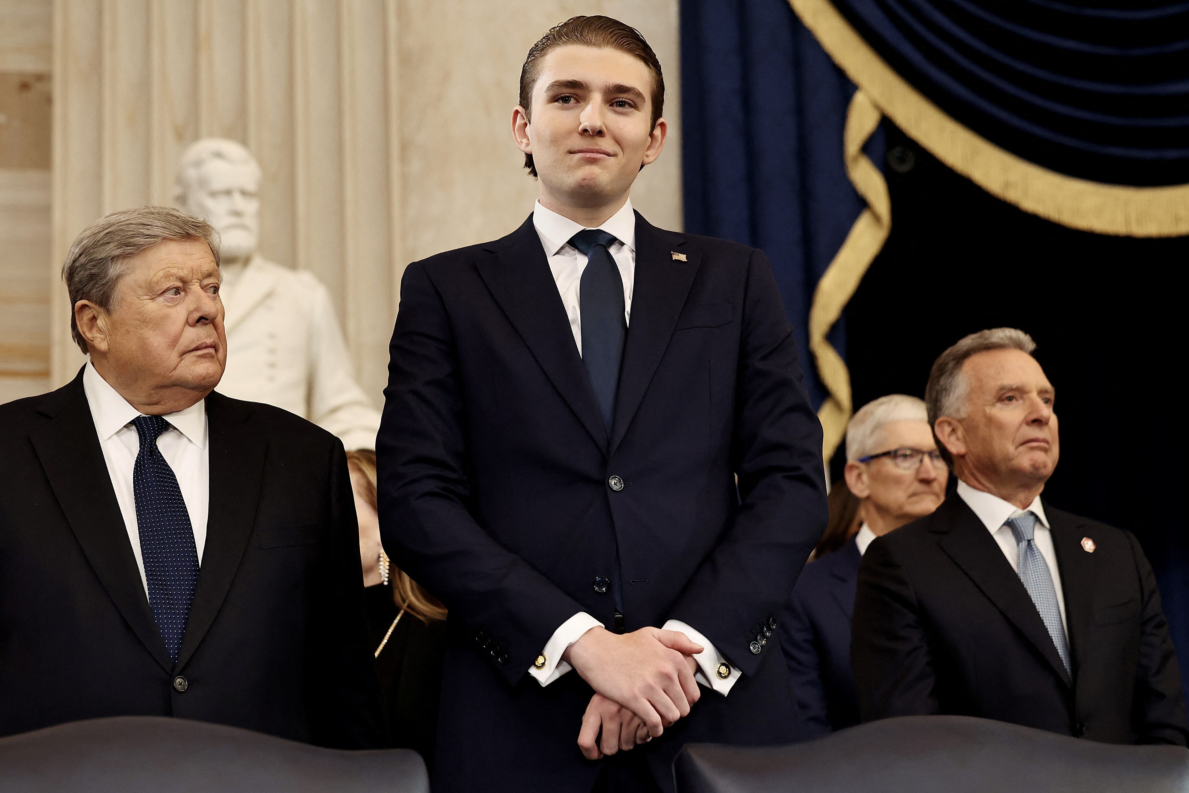 'Hoang tu Nha Trang' Barron Trump don sinh nhat tuoi 20 hinh anh