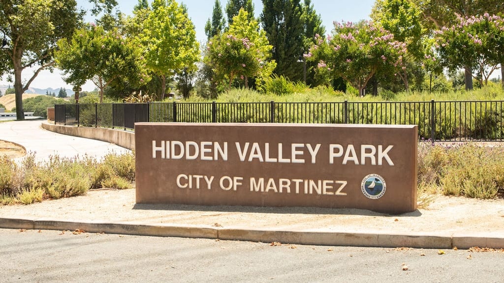 on,  tieng on,  Martinez,  Hidden Valley,  dong cua anh 1