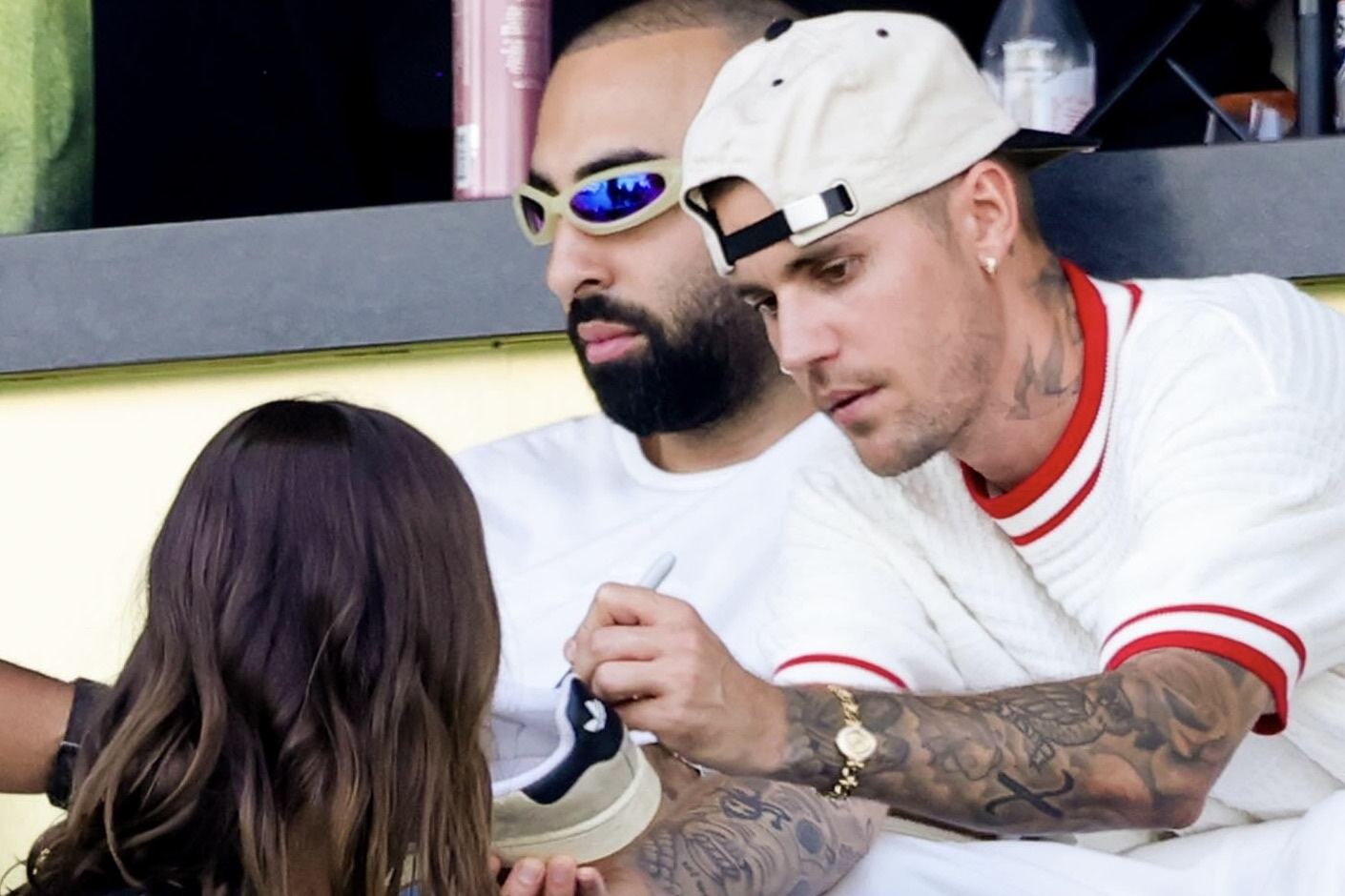 Justin Bieber gay chu y voi dong ho Rolex 20.000 USD cho nu hinh anh