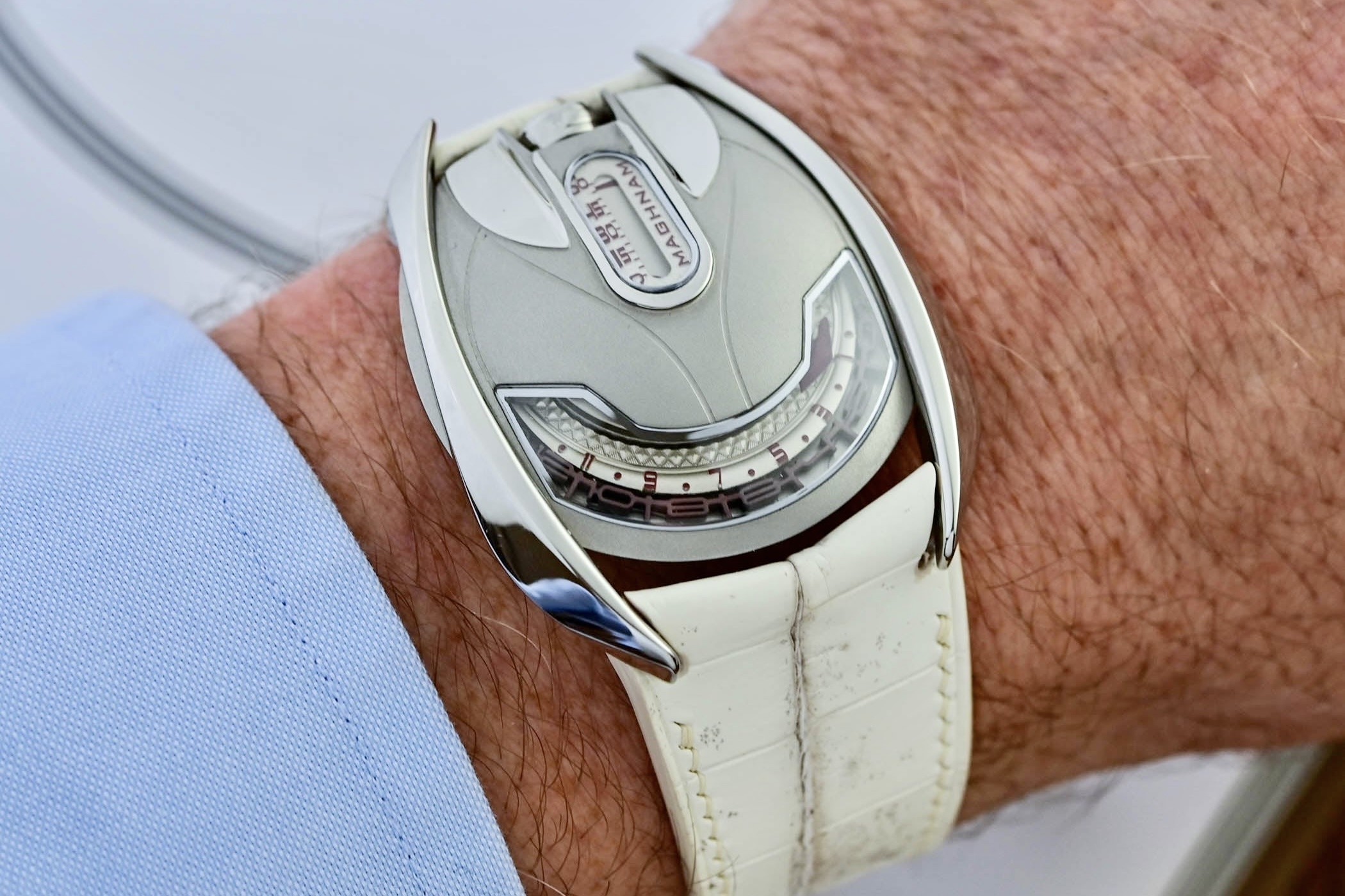 Mu chien binh trong hinh hai dong ho 9.000 USD hinh anh